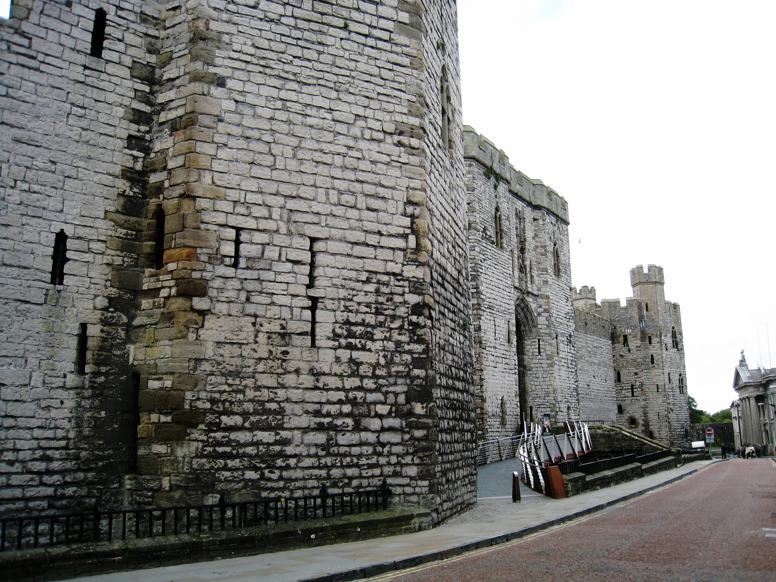  Caernarvon--Castle--Entrance 