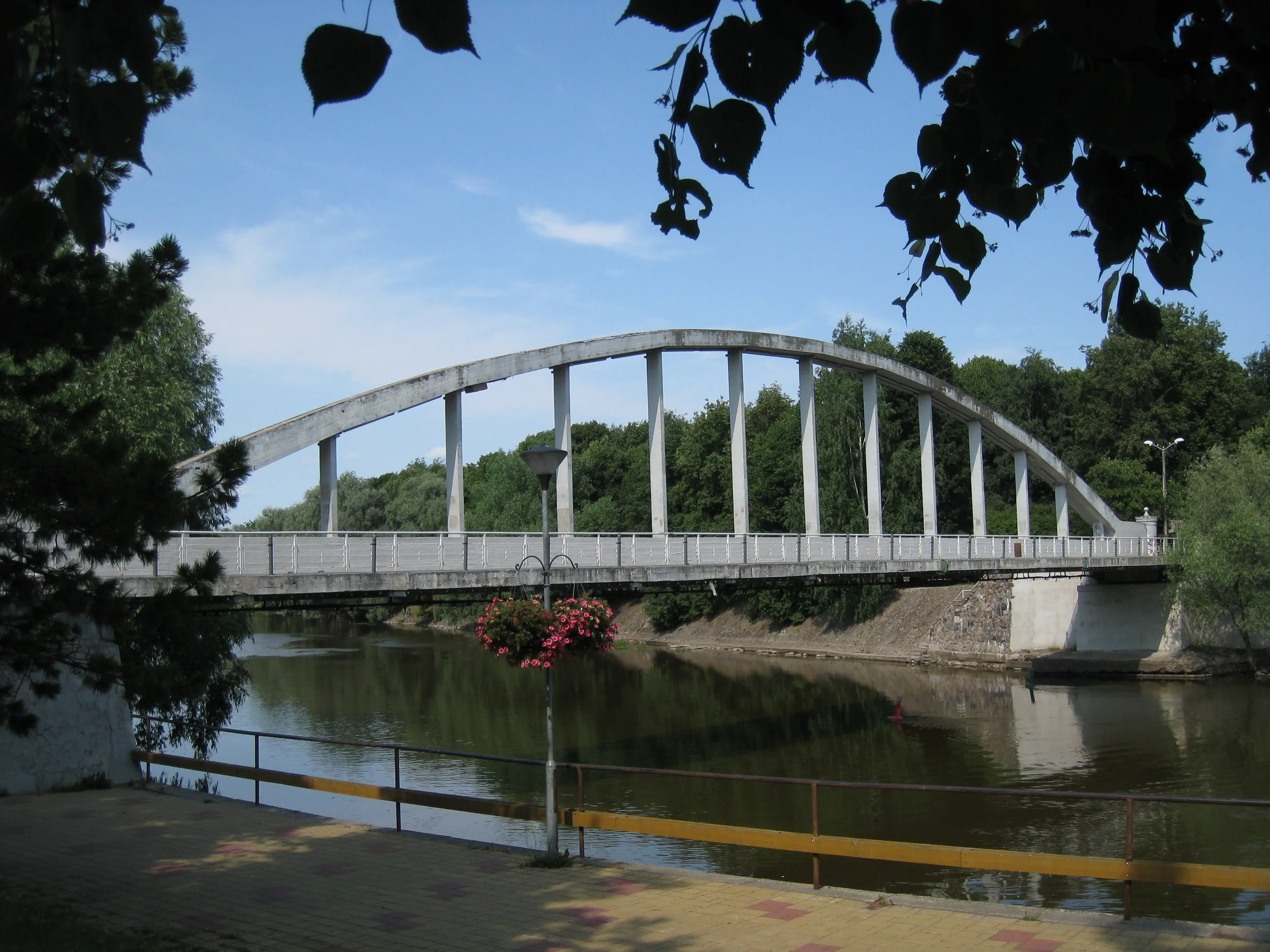  Tartu--The Main Plaza--The pedrestrian bridge over the River Emajogi 
