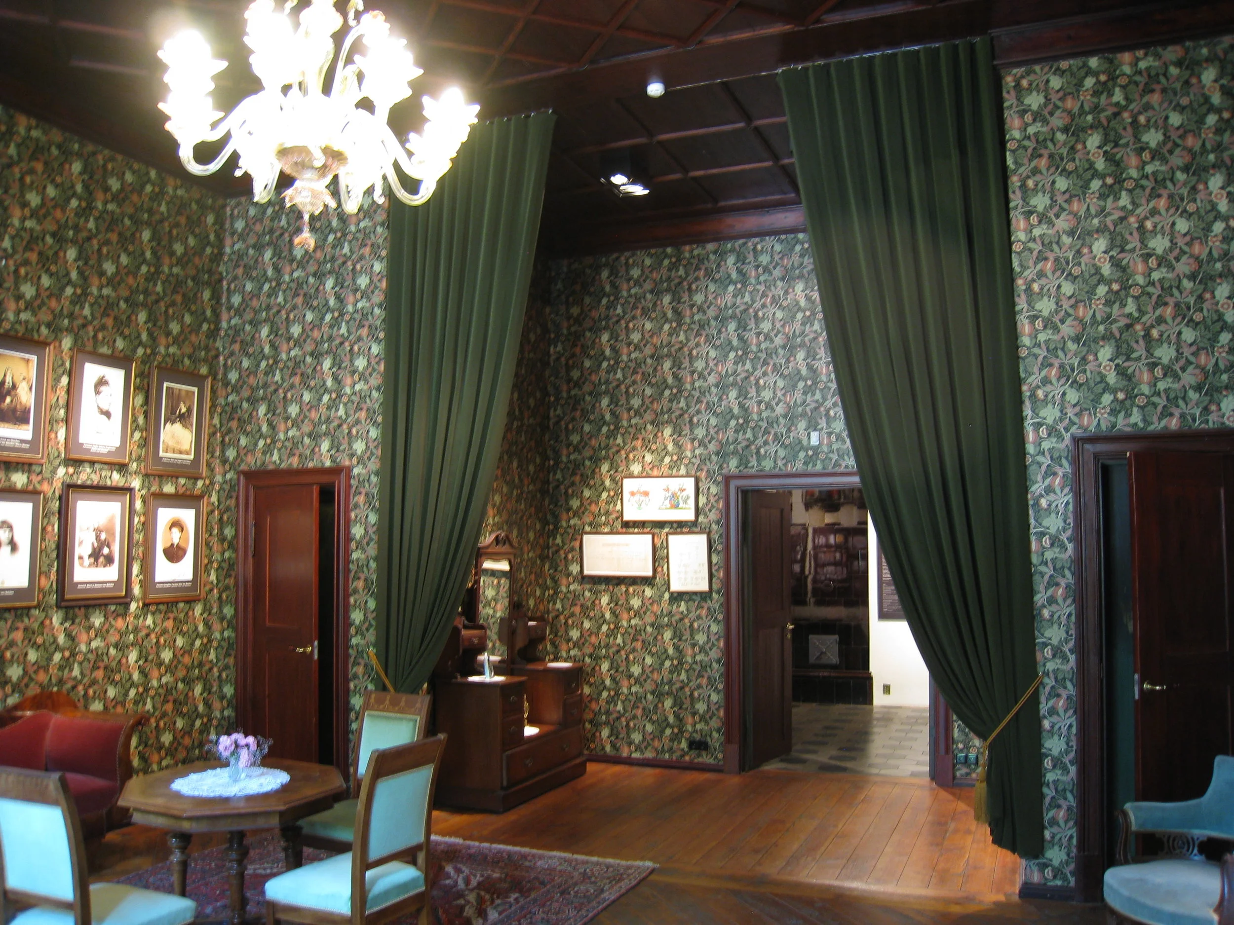  Tartu--On Lake Peipsi--Alatskivi--Alatskivi Palace--Interior--Family room 