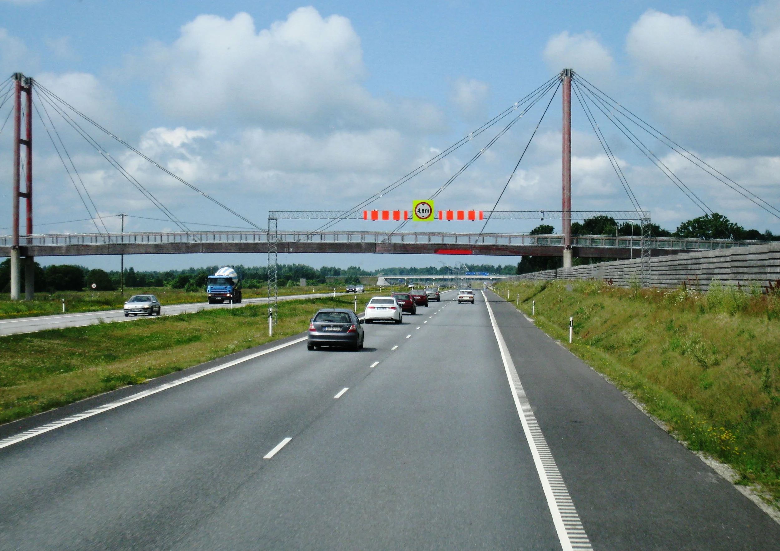  Tartu--On the road back to Tallinn--Divided highway and bridge 