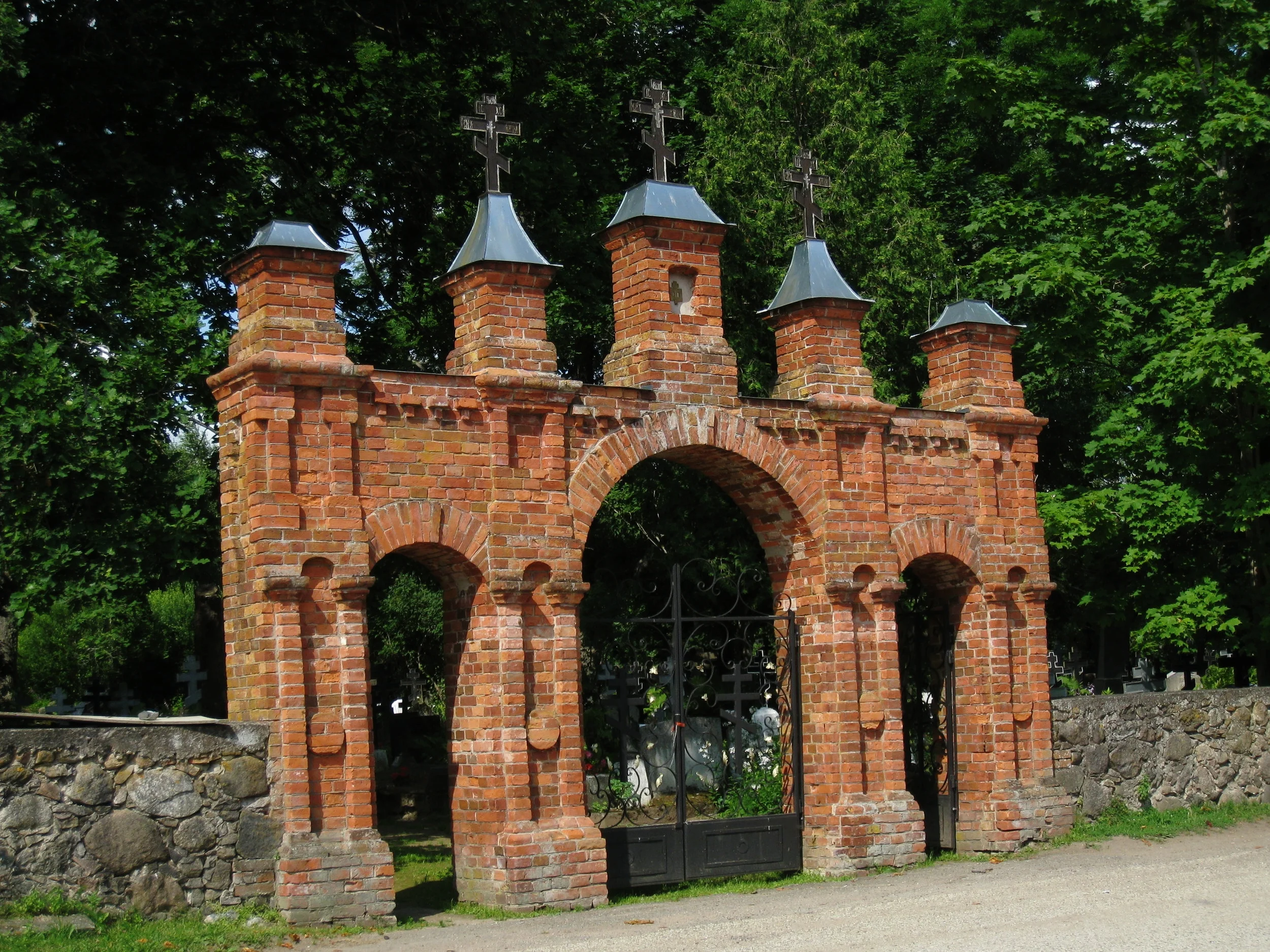  Tartu--On Lake Peipsi--Kolkja--Cemetary gate 