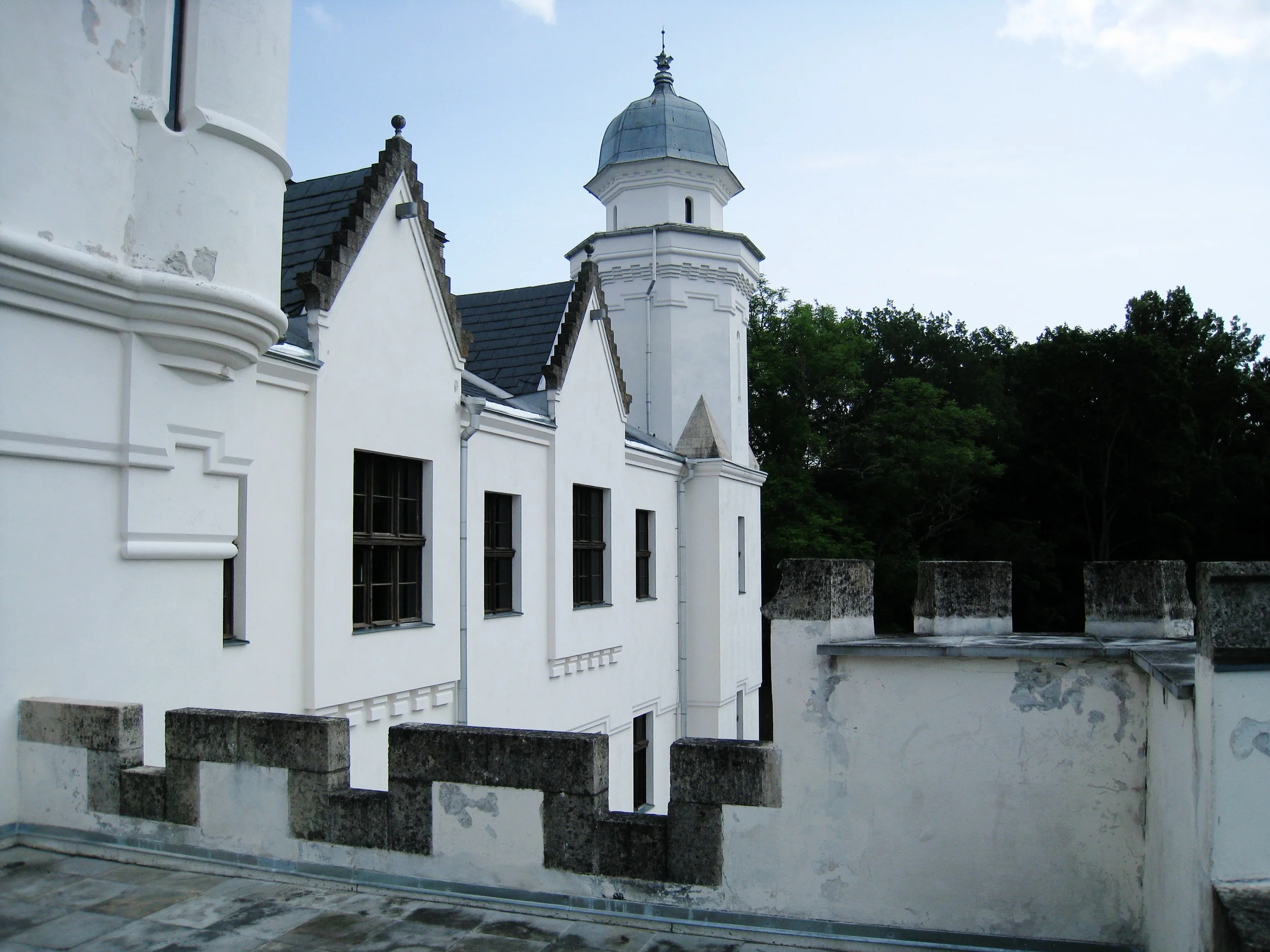  Tartu--On Lake Peipsi--Alatskivi--Alatskivi Palace--View from balcony to side 