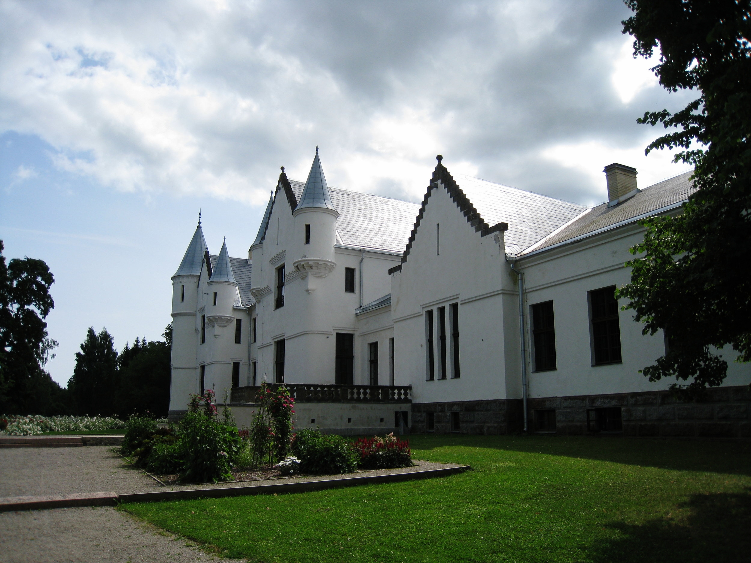  Tartu--On Lake Peipsi--Alatskivi--Alatskivi Palace--View from rear 
