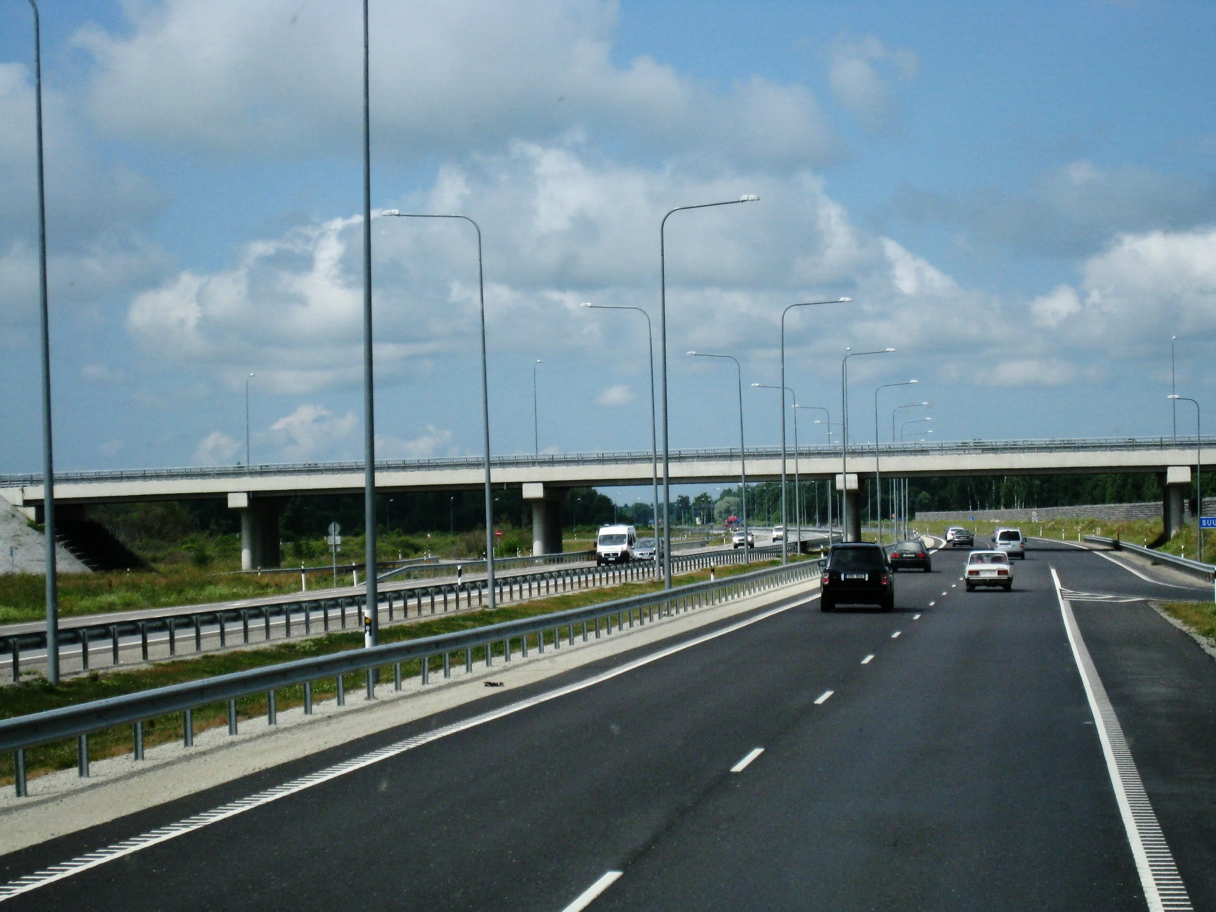  Tartu--On the road back to Tallinn--Divided highway intersection 