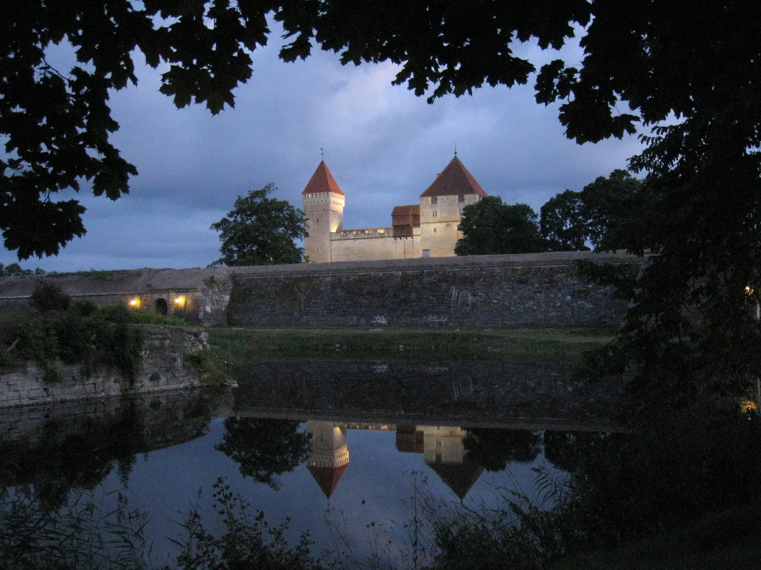  Saaremaa--Kuressaare--Fortress at night 