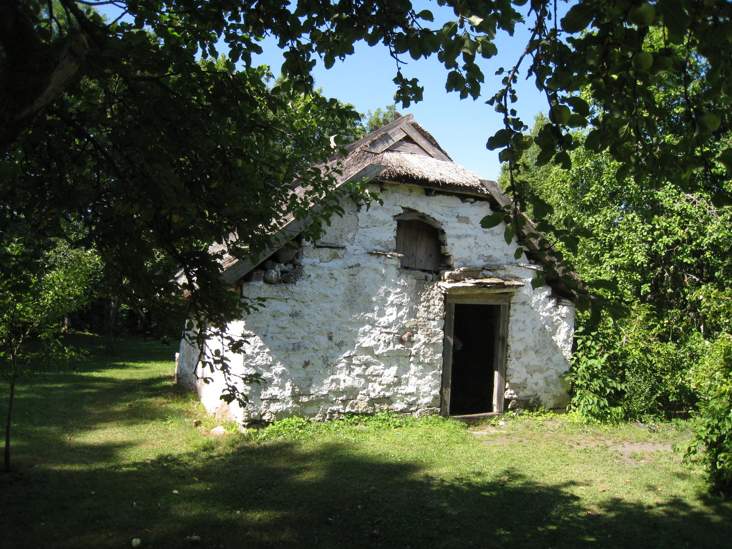 Saaremaa--Viki--Mihkli Farm Museum--Preserved farm--Outbuilding 