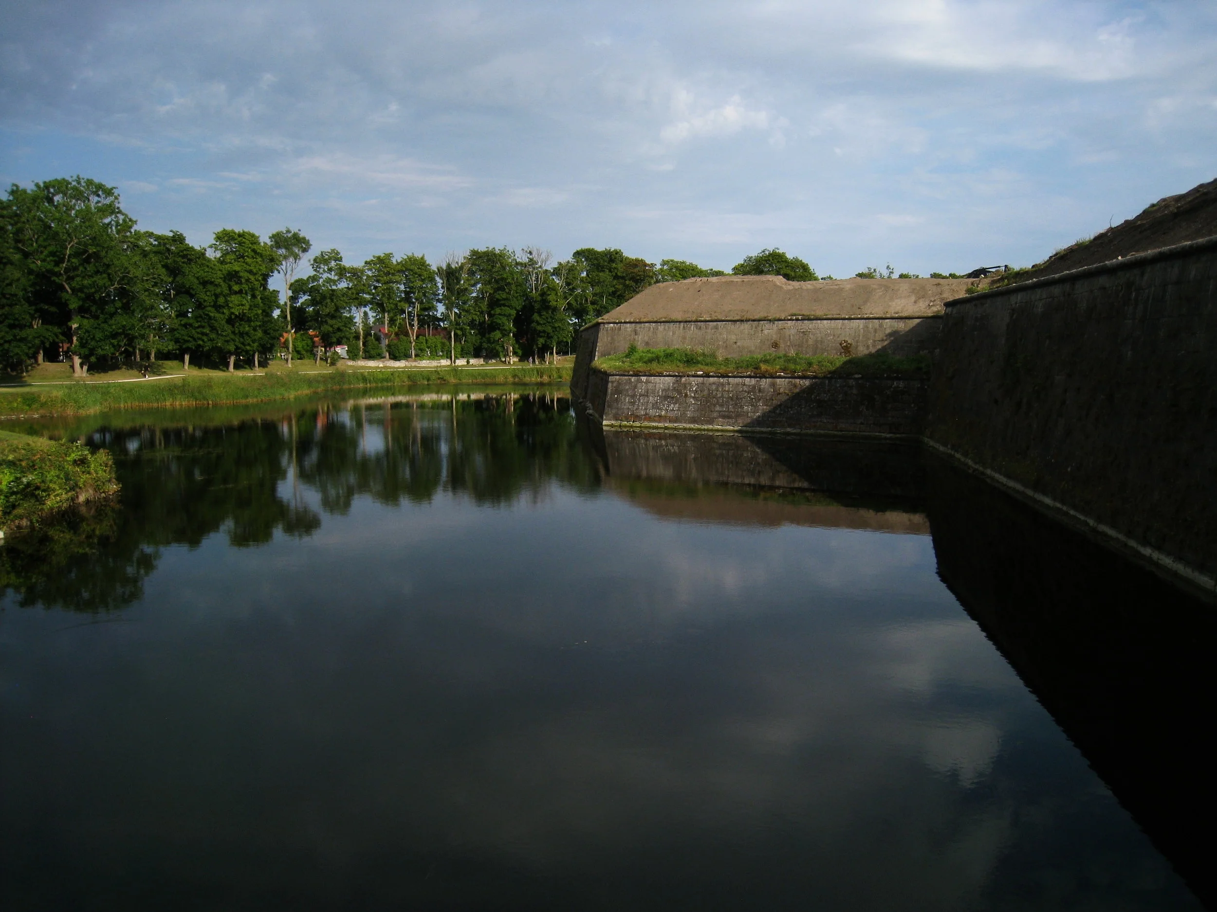  aaremaa--Kuressaare--Moat and wall of the Fortress 
