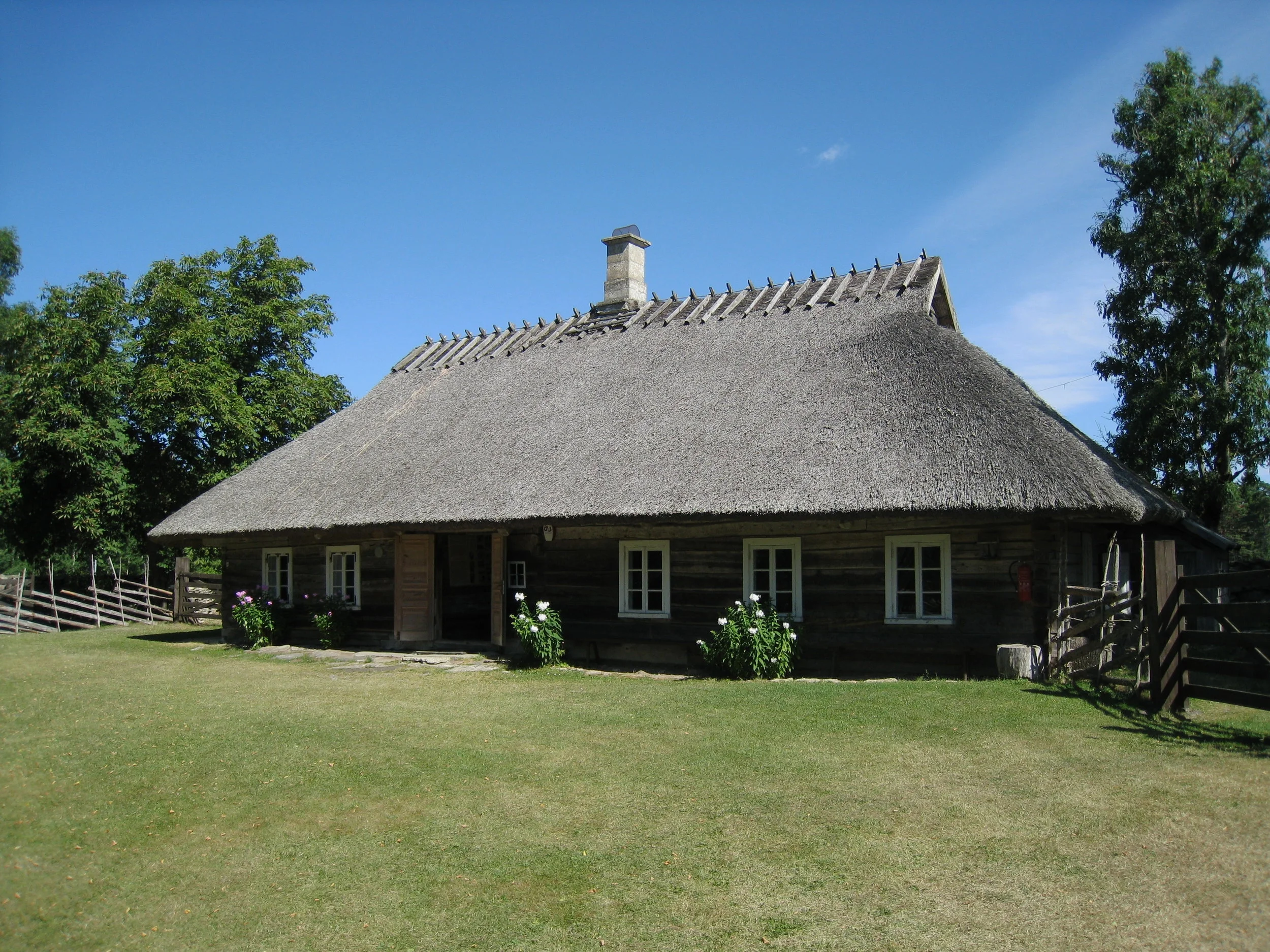  Saaremaa--Viki--Mihkli Farm Museum--Preserved farm--Main house 