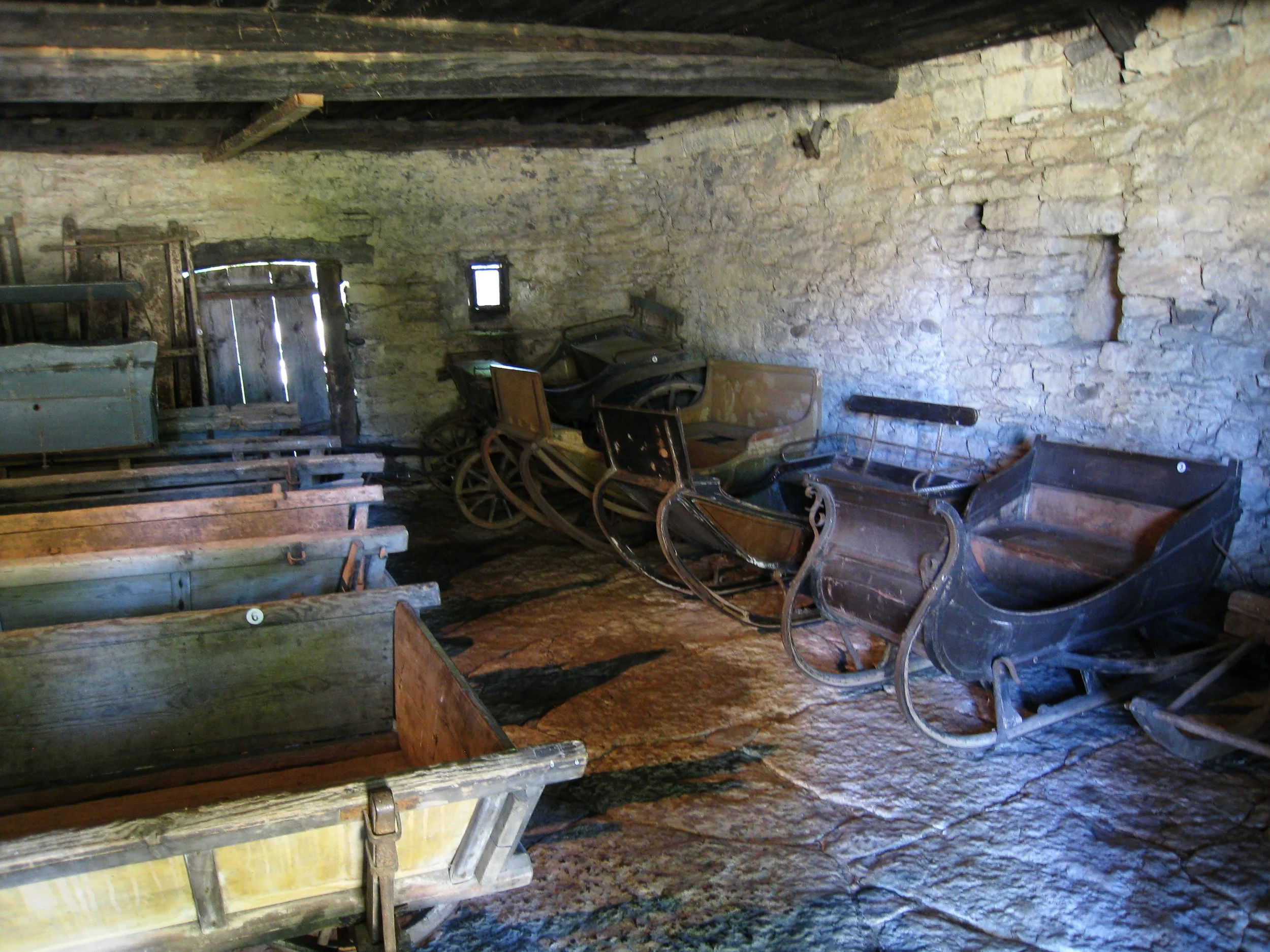  Saaremaa--Viki--Mihkli Farm Museum--Preserved farm--Outbuilding for vehicles for summer and winter 