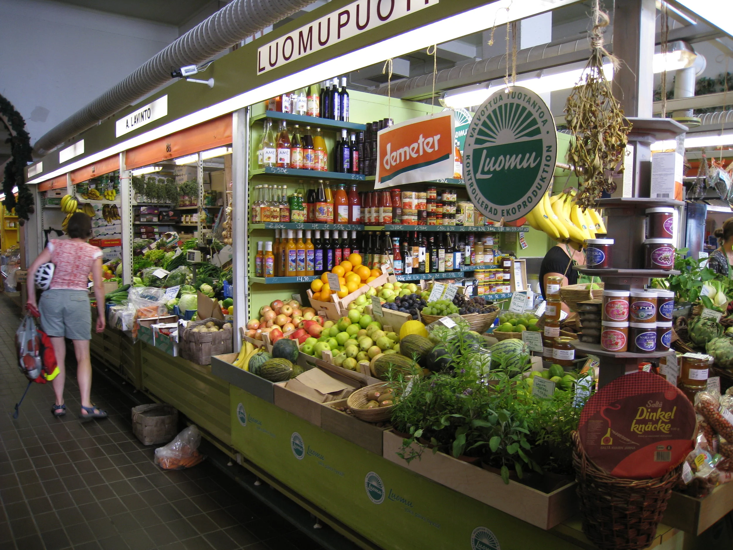  Helsinki--Central Market--interior--Vegetable vendor 