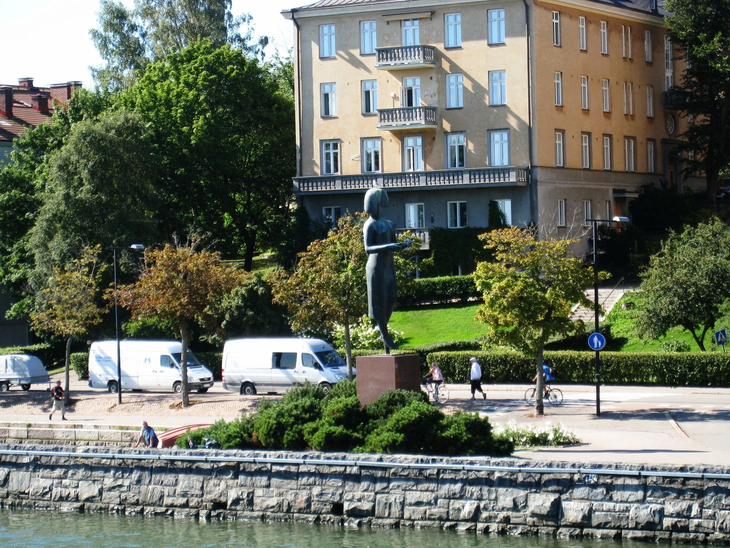  Helsinki--The harbor entrance--Statue to Peace between Finland and USSR 