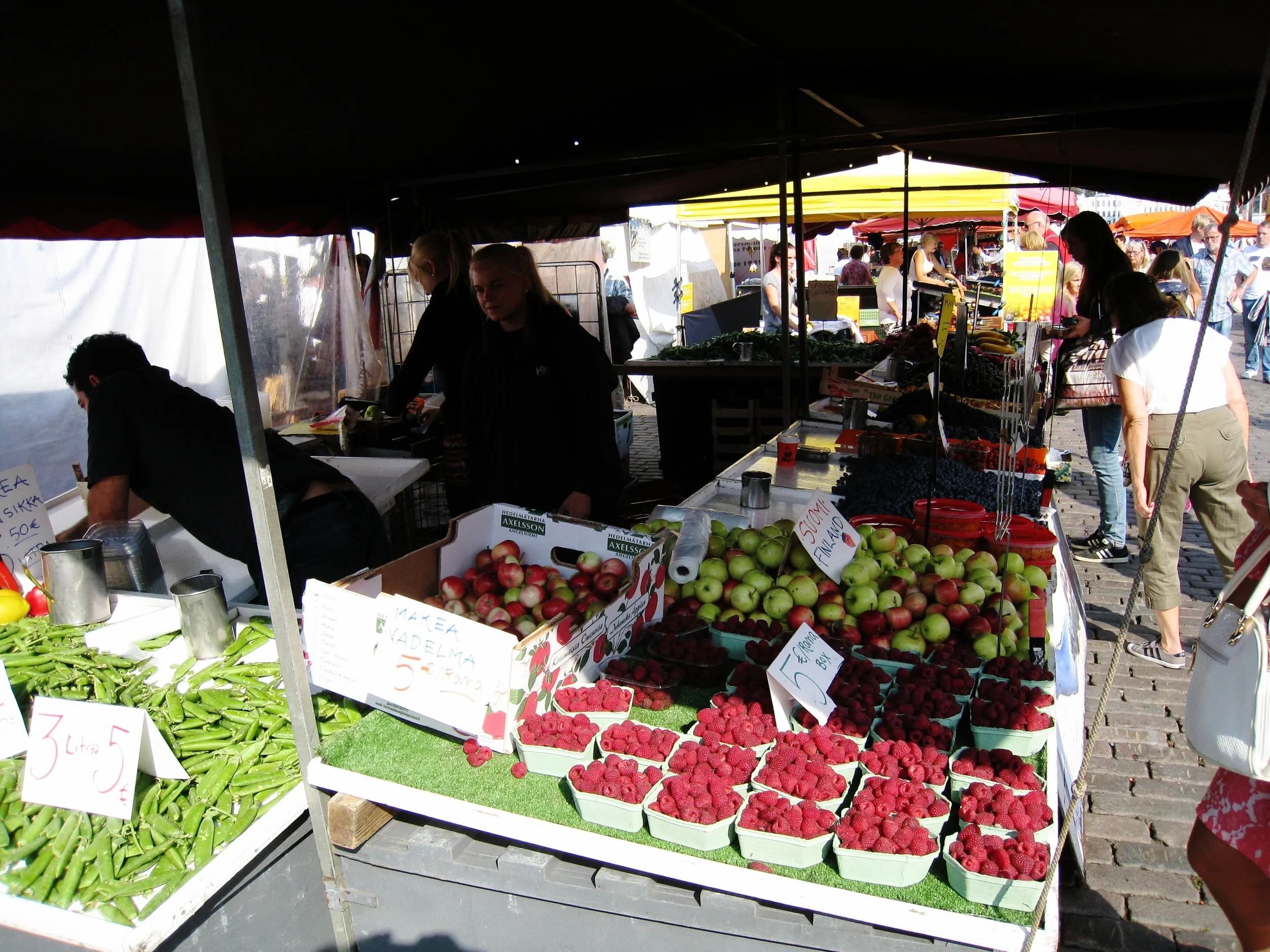  Helsinki--Market Square on the harbor 