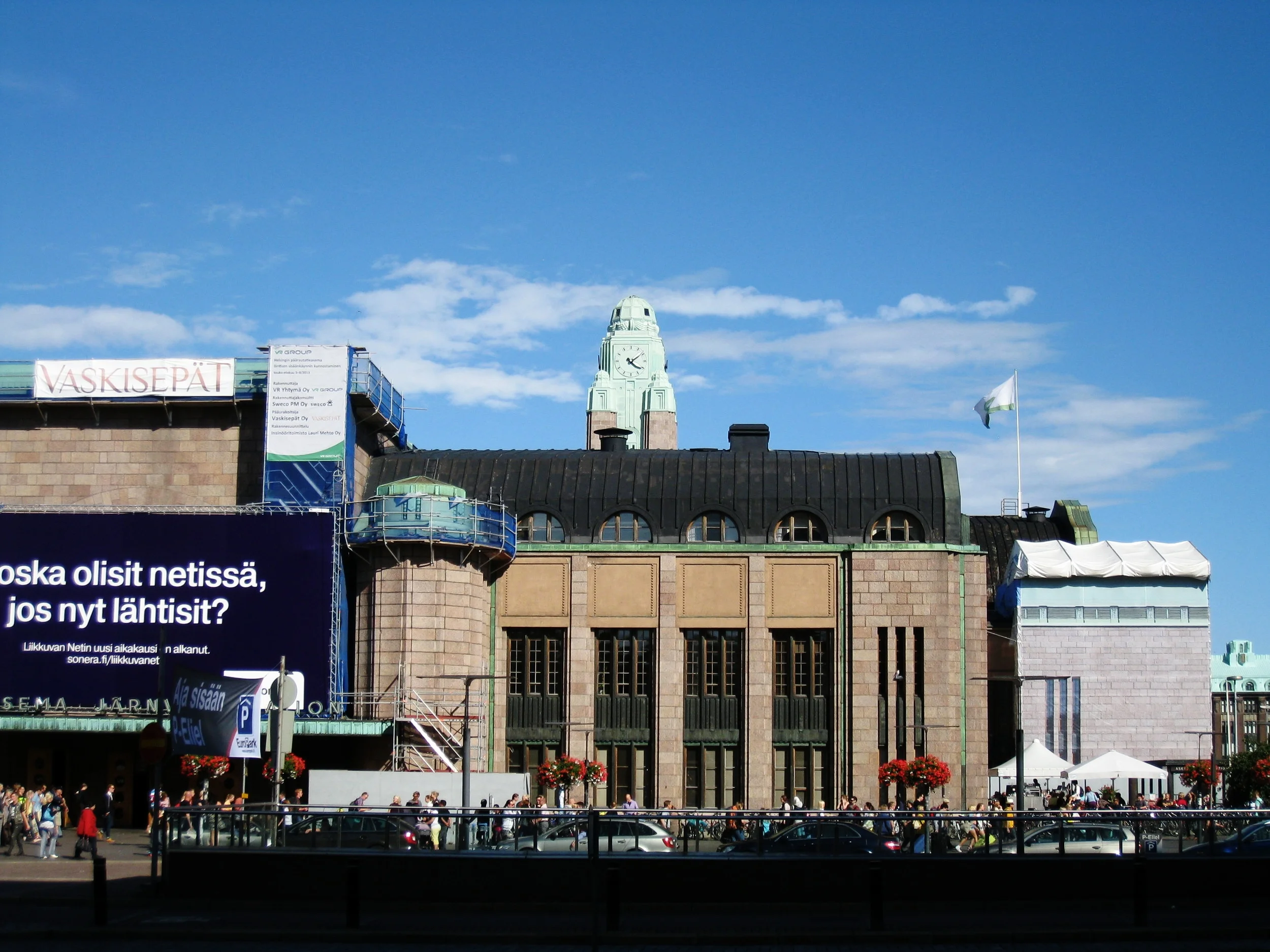  Helsinki--Railway Station from side 