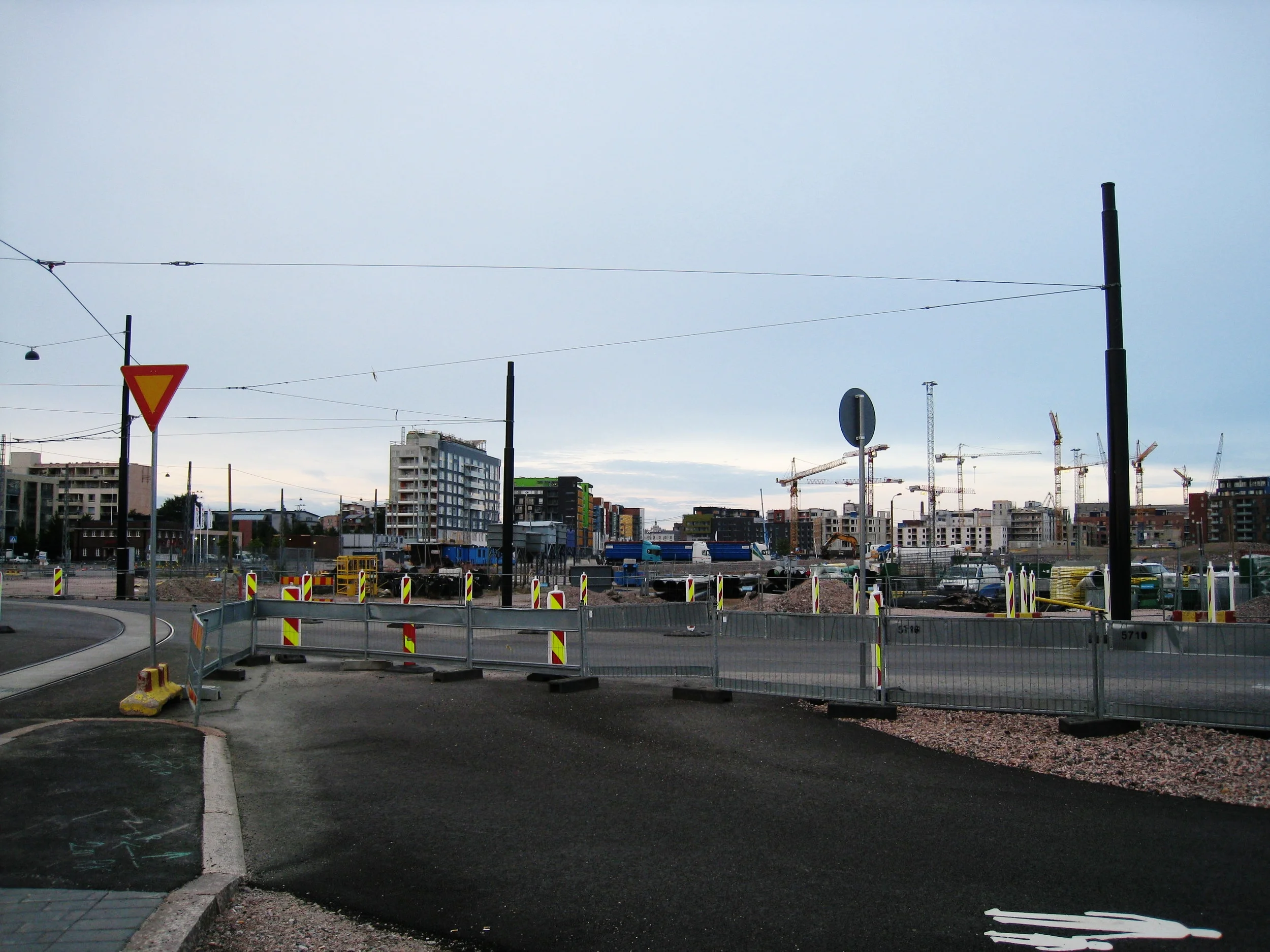  Helsinki--Ruoholant--New reclaimed area for new apartments on former industrial land 