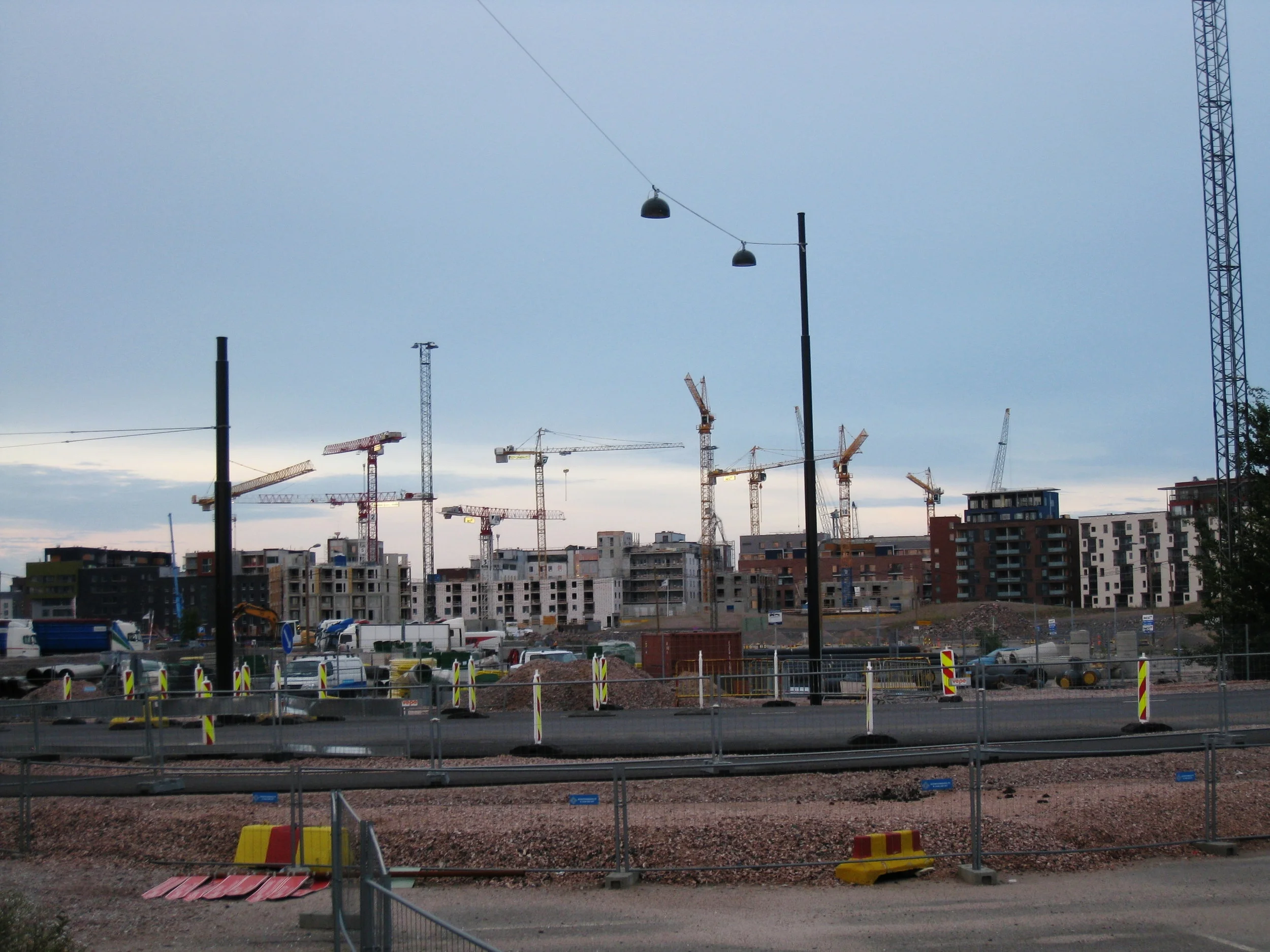  Helsinki--Ruoholant--New reclaimed area for new apartments on former industrial land 