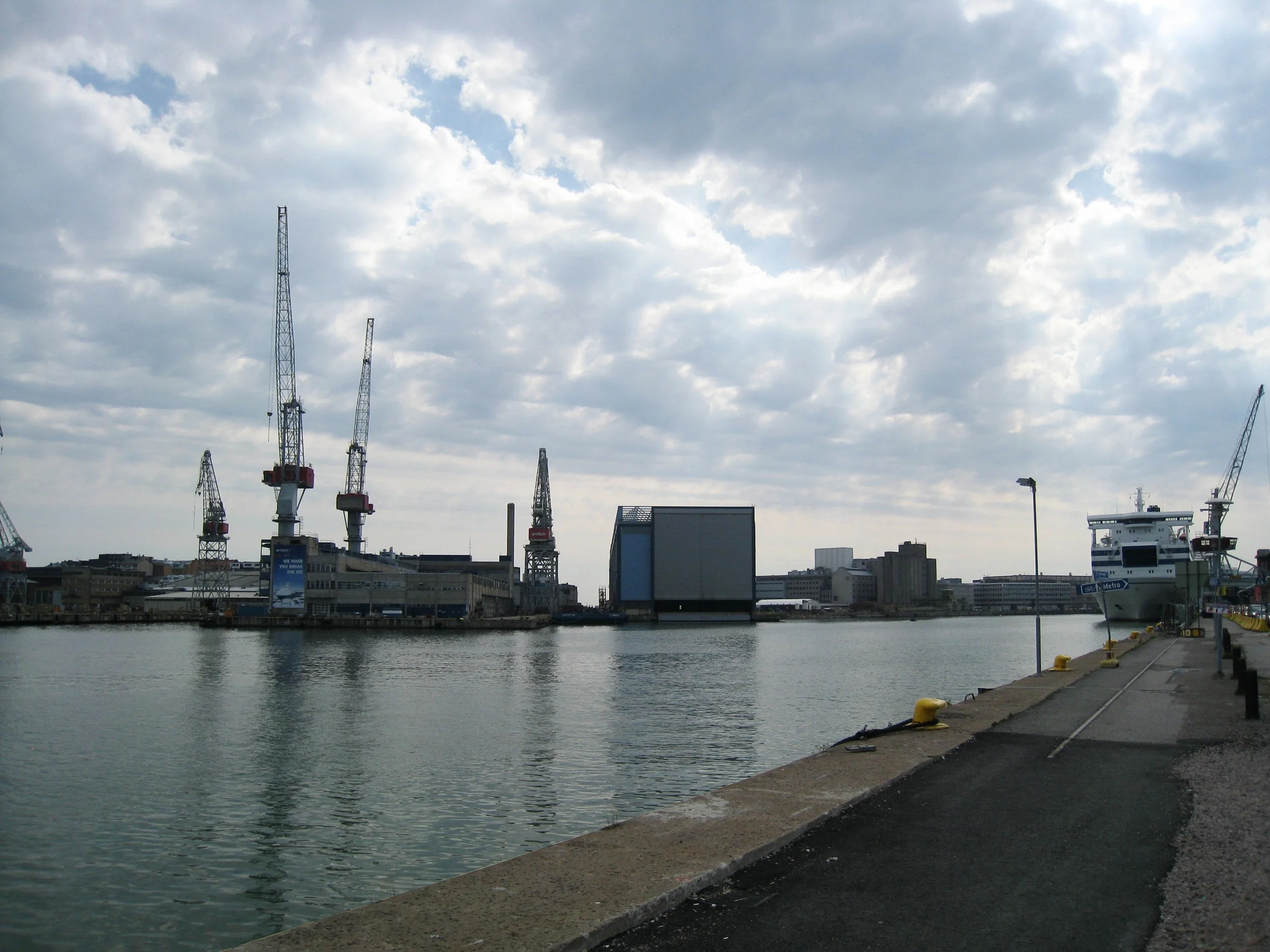  Helsinki--Hietalahti District--Shipbuilding area 