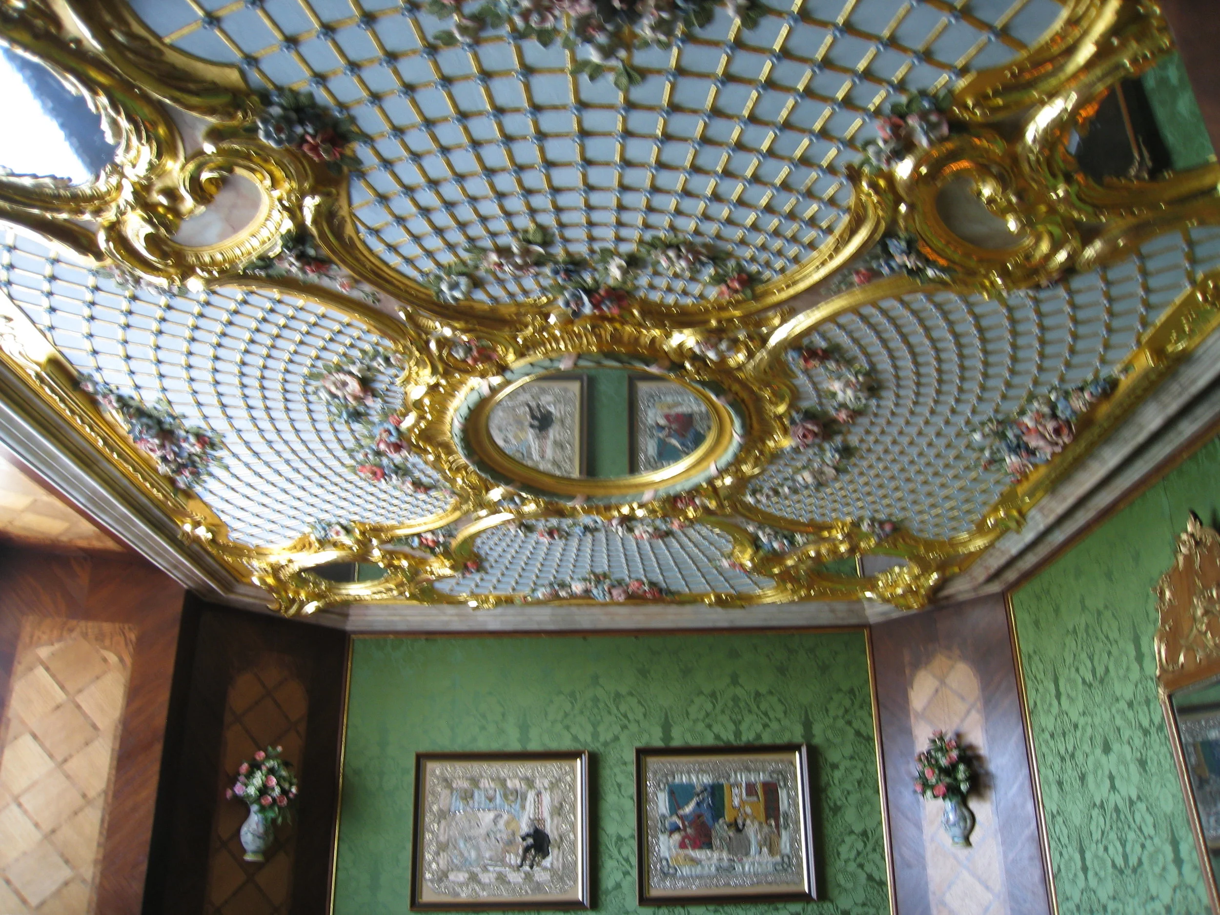  Rundale--Rundale House (Rastrelli) from 1700's--Bathroom--detail 