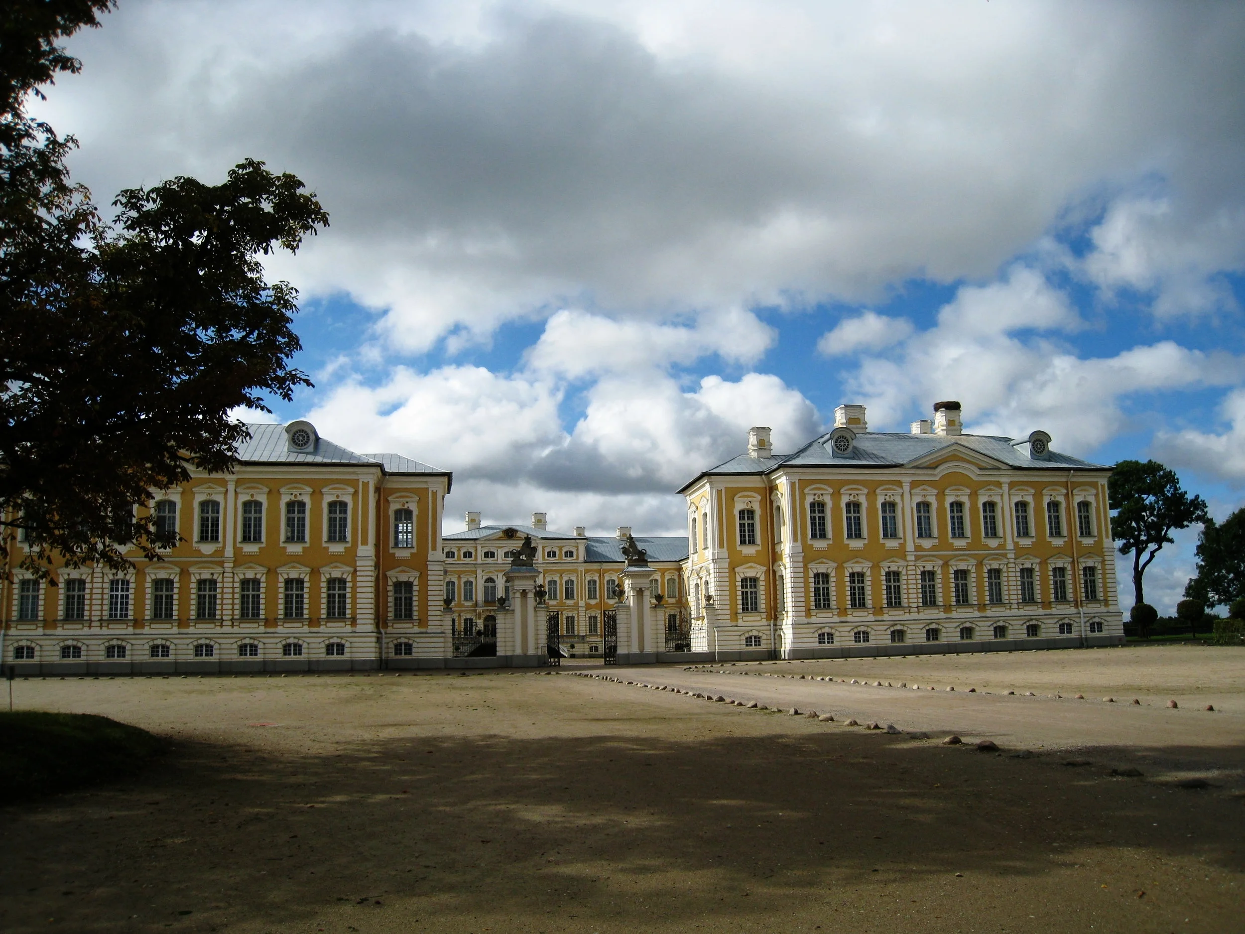  Rundale--Rundale House (Rastrelli) from 1700's--Main Entrance 