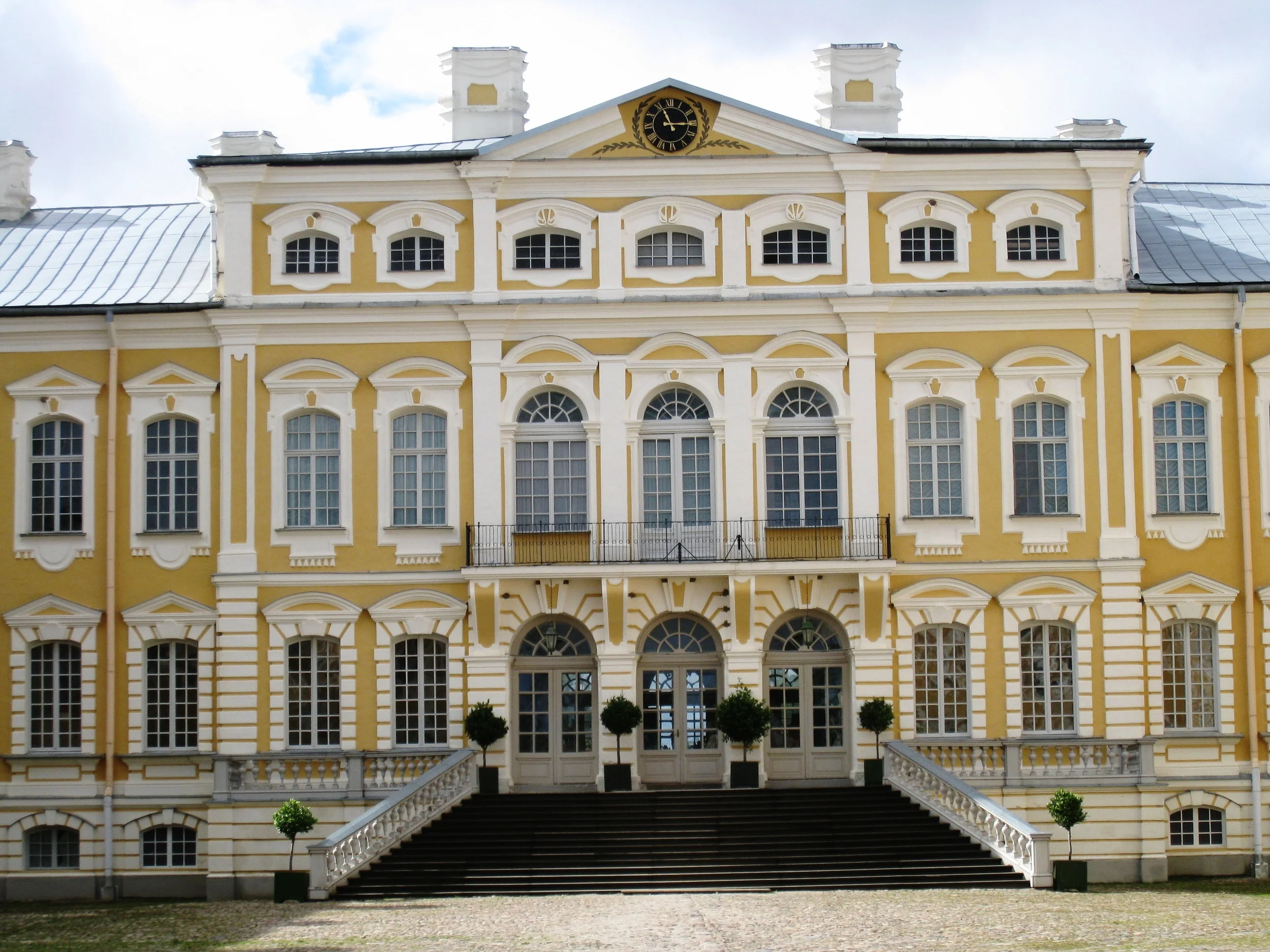  Rundale--Rundale House (Rastrelli) from 1700's--Front Entrance 
