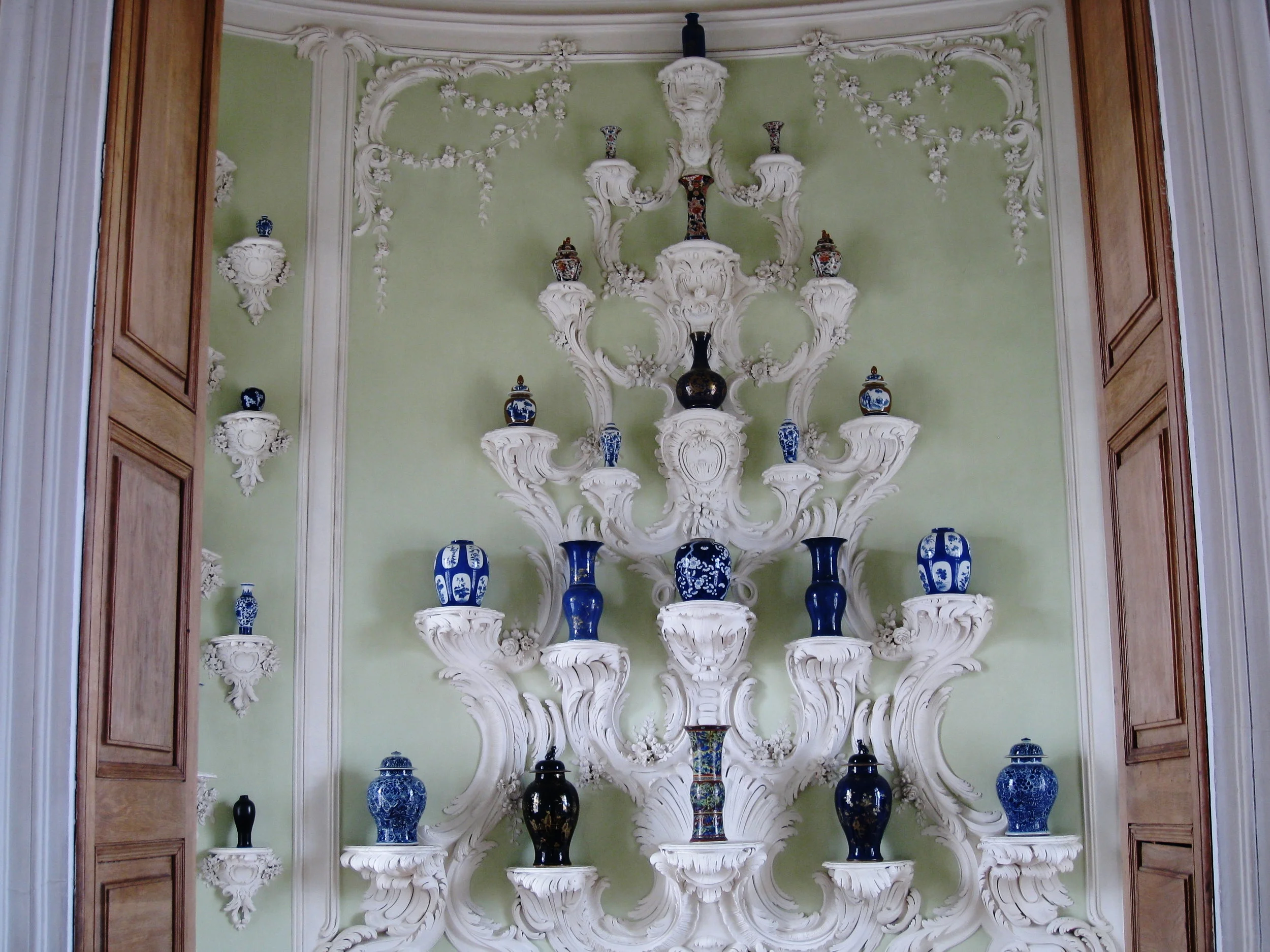  Rundale--Rundale House (Rastrelli) from 1700's--White Room China display 