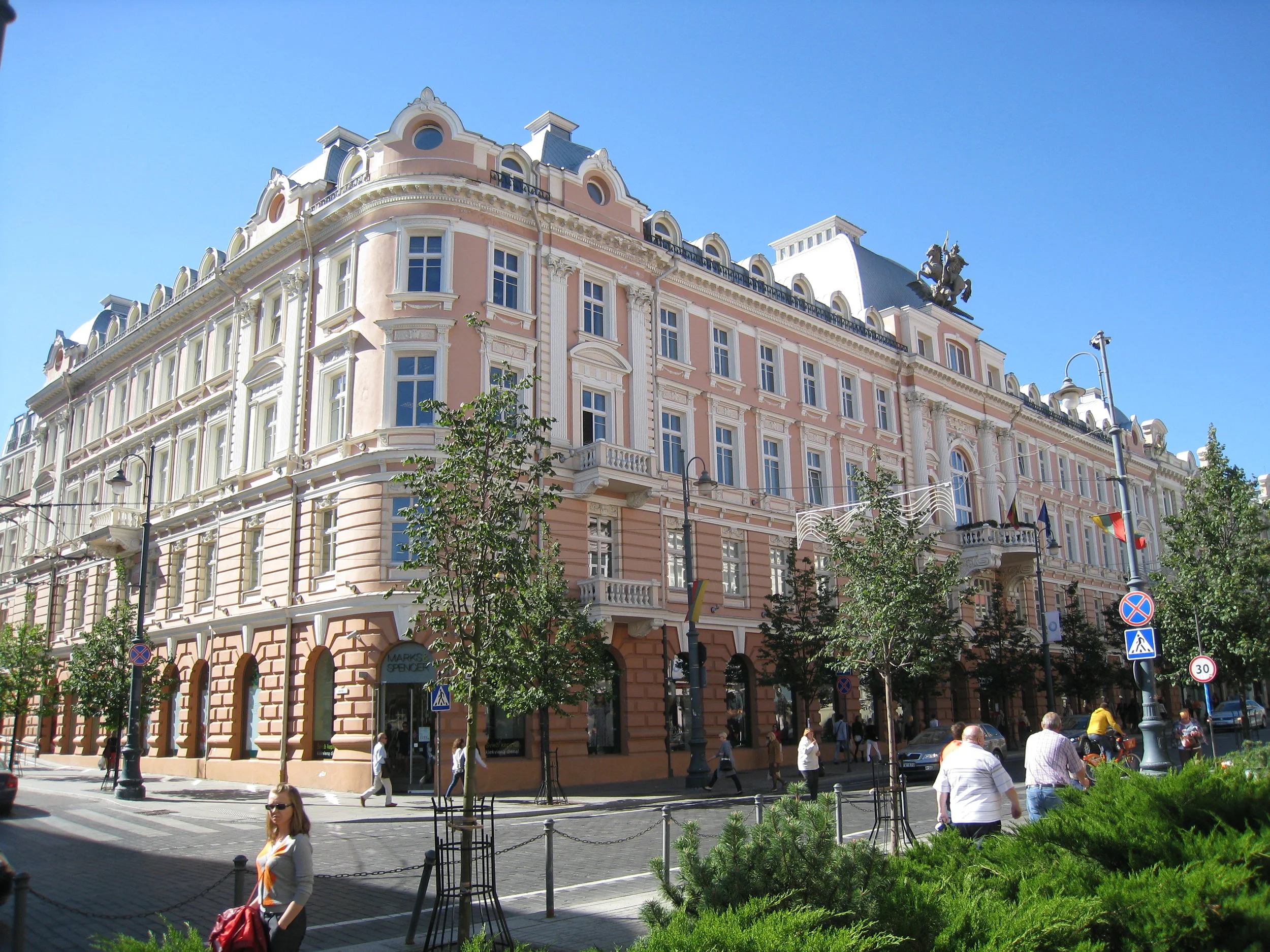  Vilnius--Old Town--Gedimino Prospekts--Main shopping street 