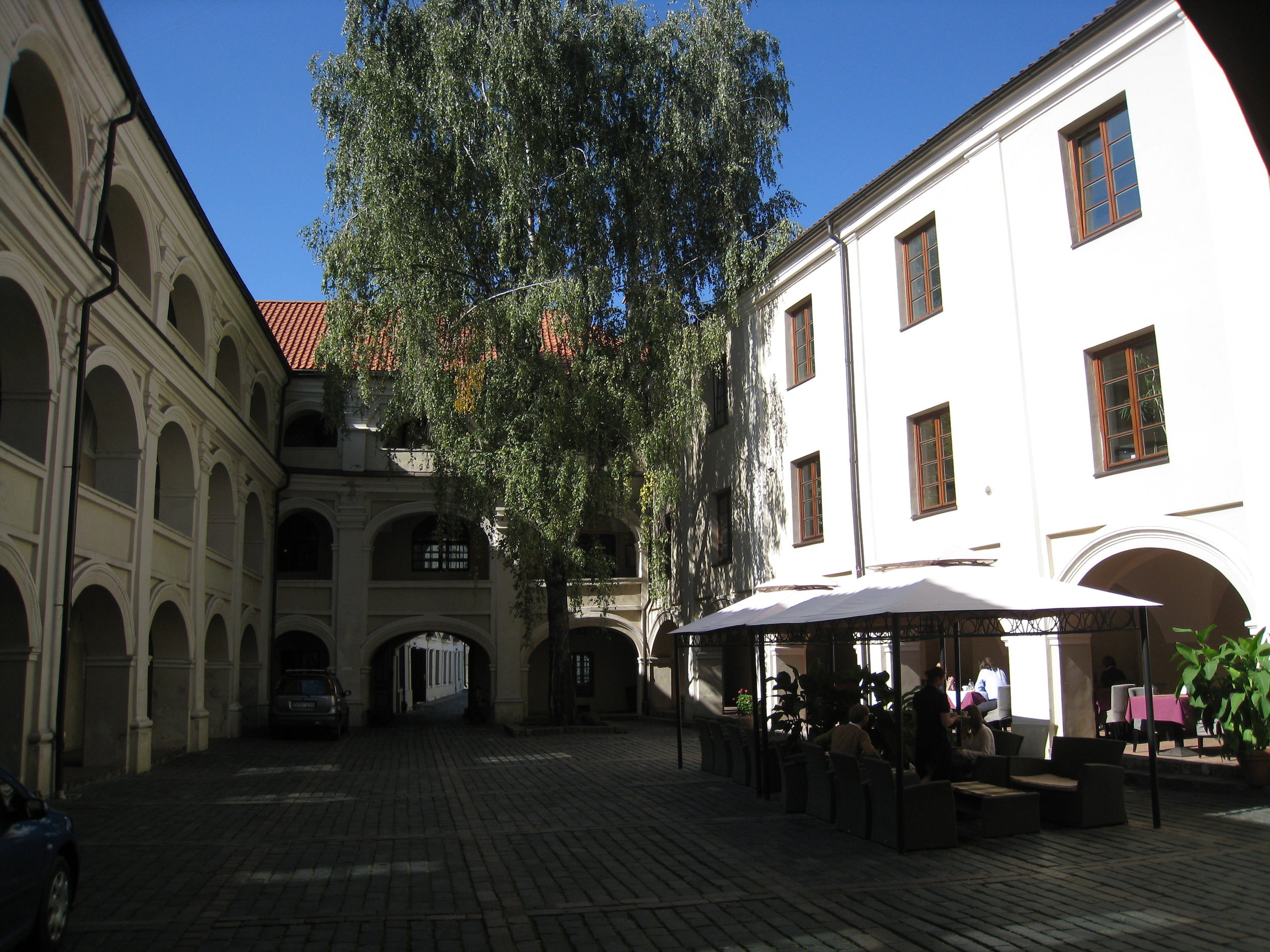  Vilnius--Old Town--Courtyard near Presidential Palace 