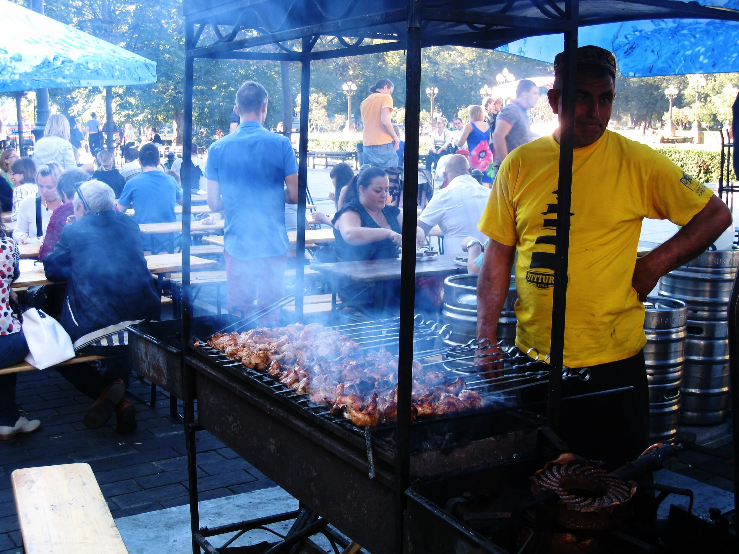 ilnius--Old Town--Gedimino Prospeckt--Street Fair food 