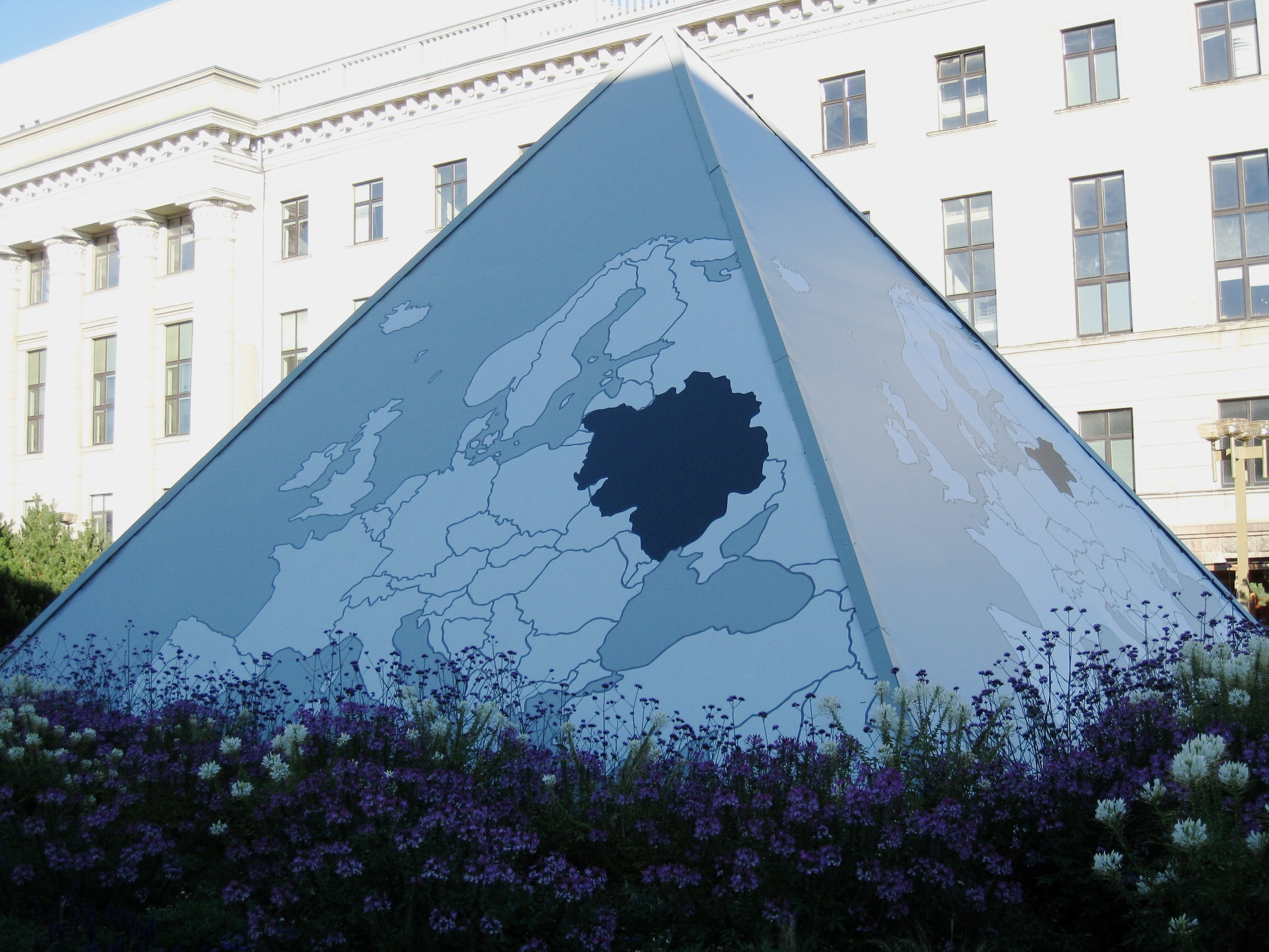  Vilnius--Old Town--Gedimino Prospeckt--Parliament Building and garden with map of Lithuania showing it in the 1300's on the pyramid 