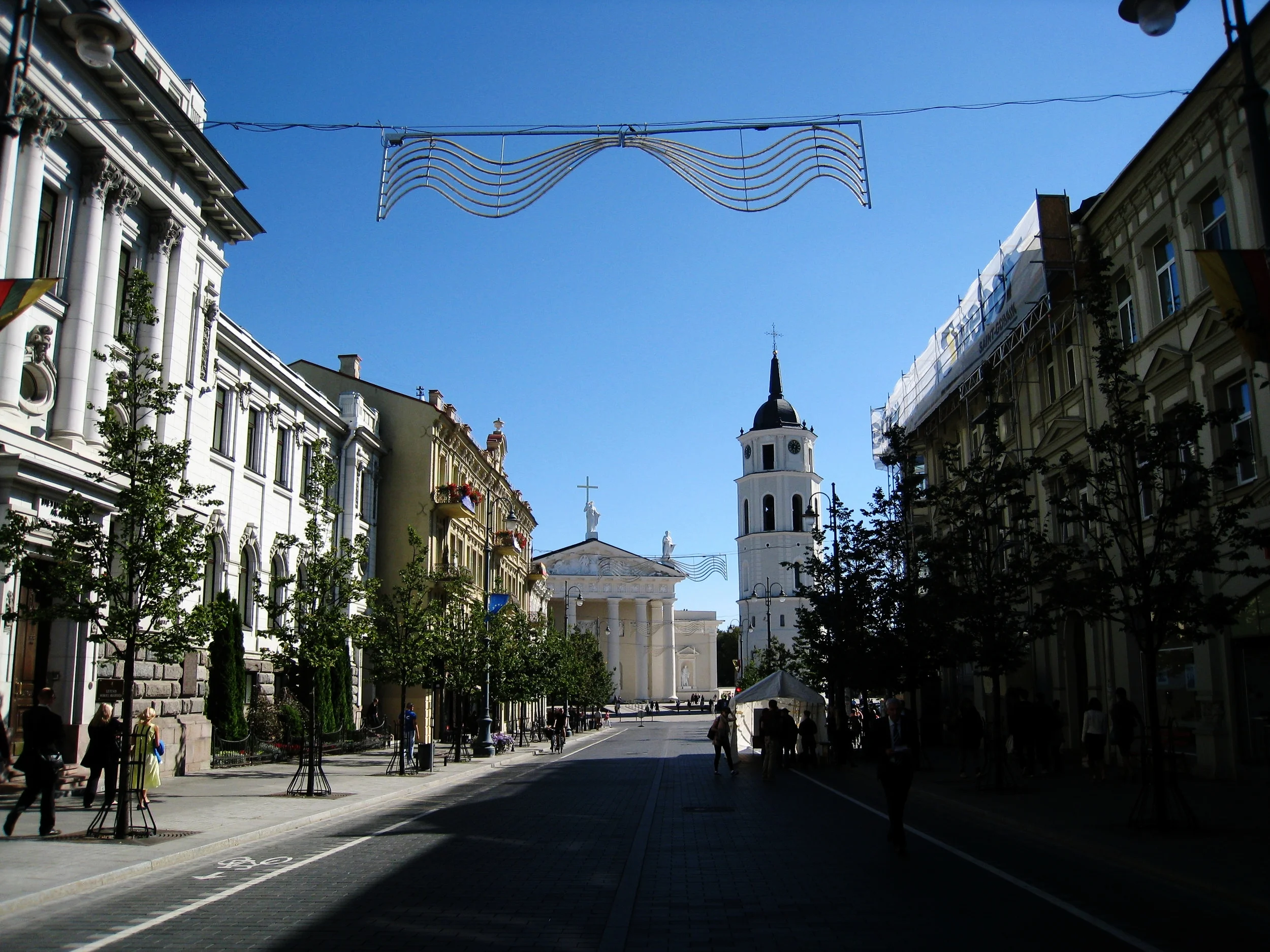  Vilnius--Old Town--Gedimino Prospekts--Main shopping street--Looking towards Cathedral Square 