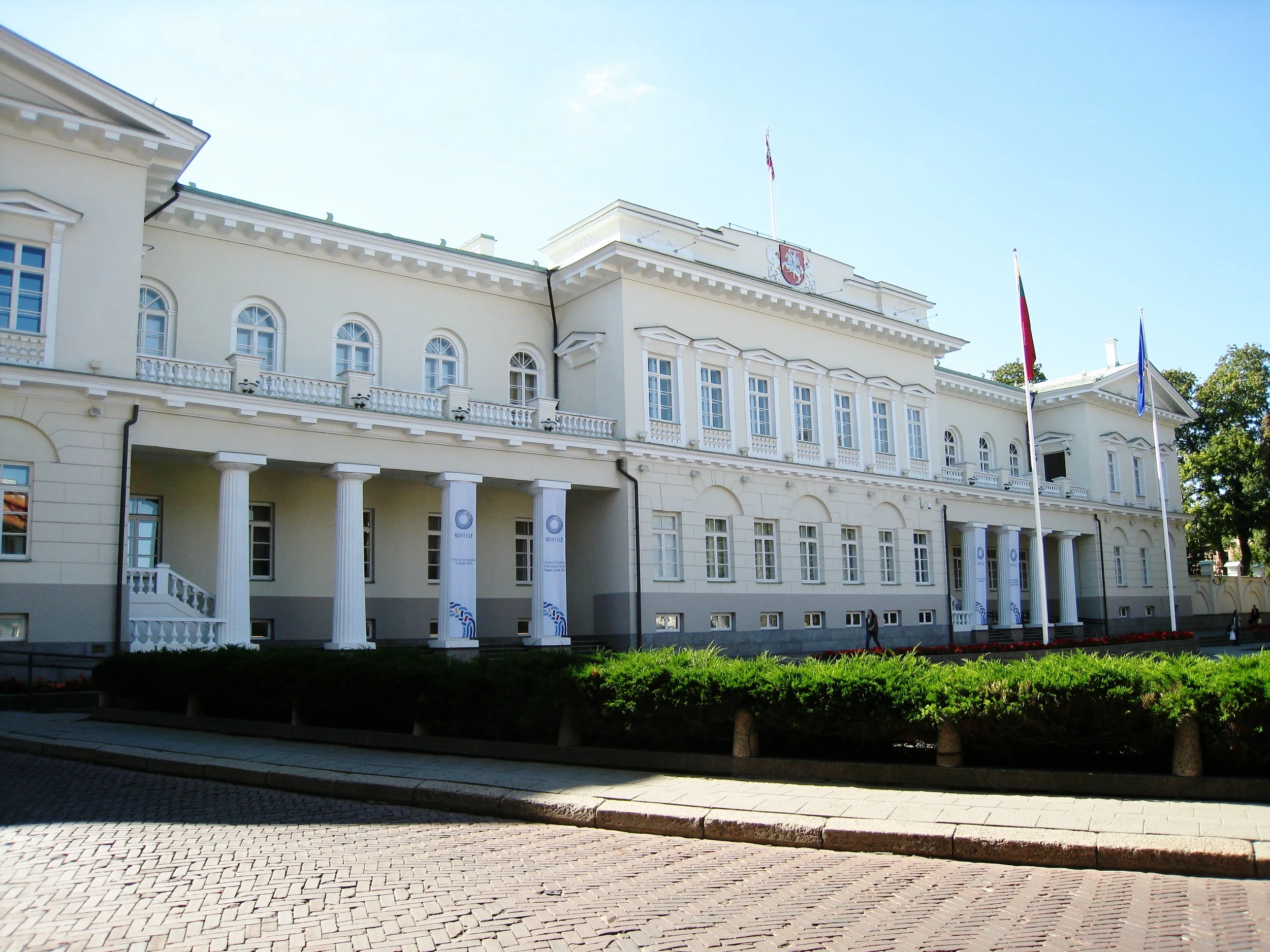  ilnius--Old Town--Presidential Palace (he works on the right hand side) 