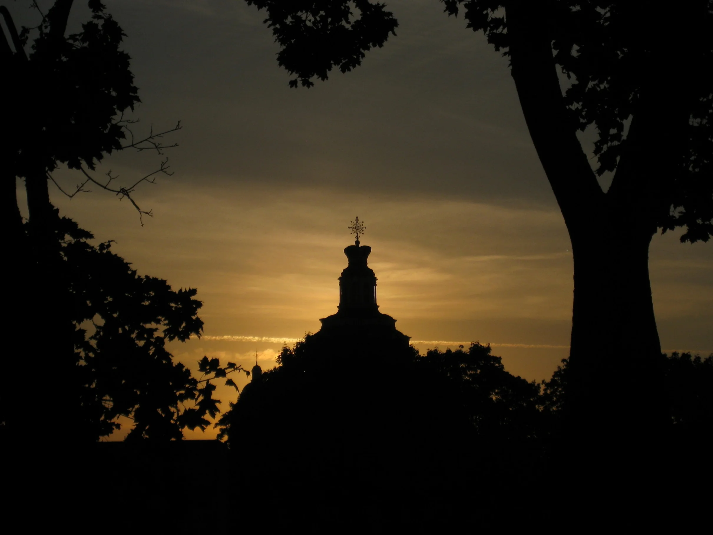  Vilnius--Old Town--Casimir Church crown 