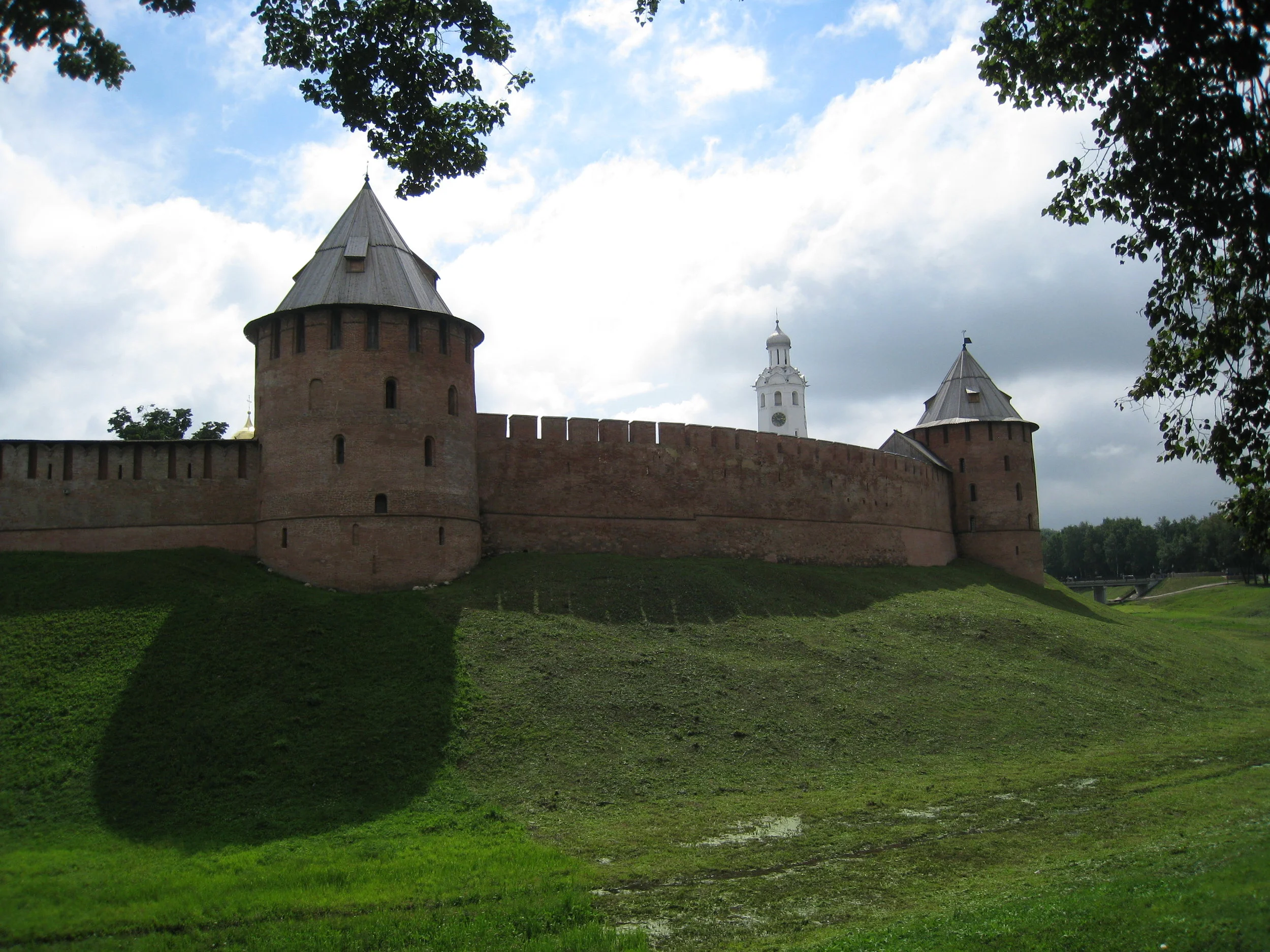  Novgorod--Kremlin wall 