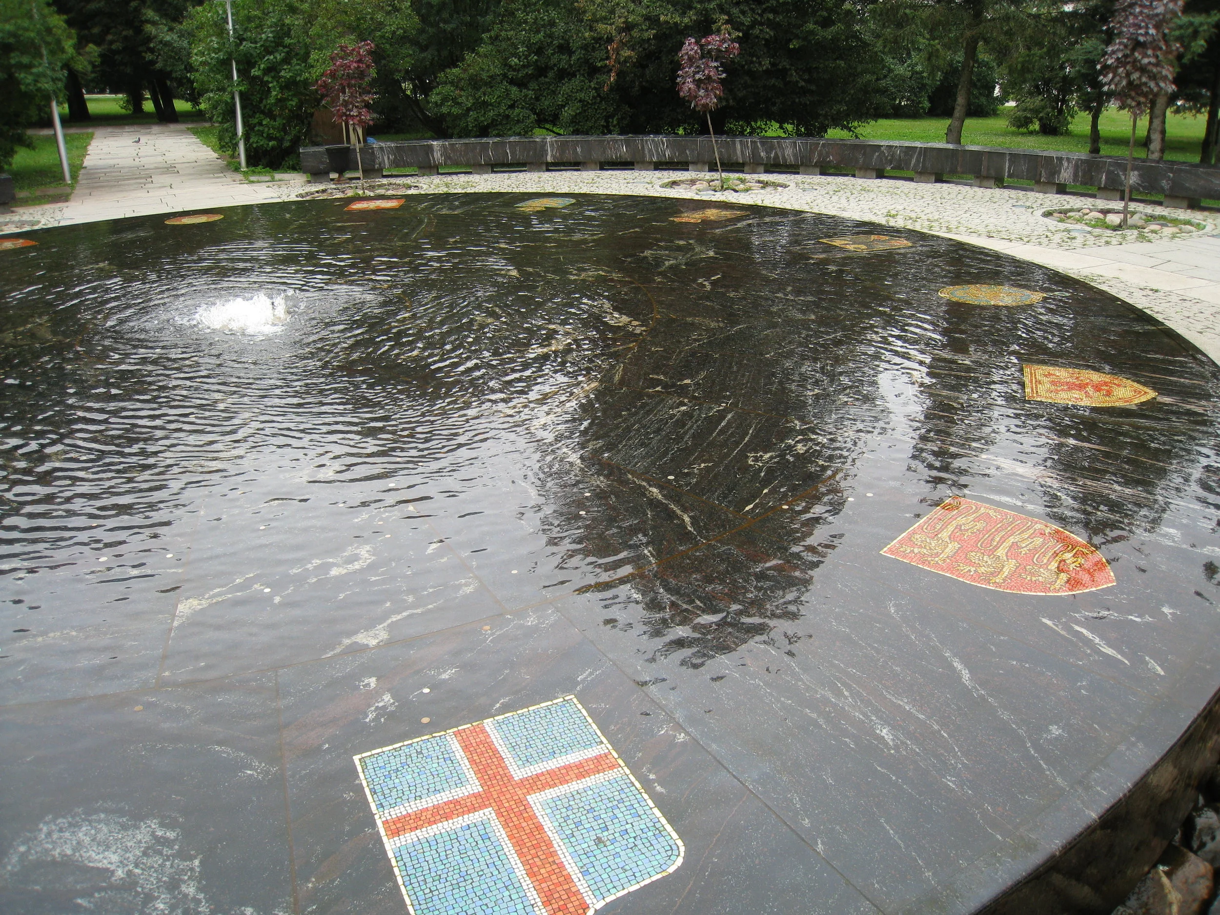  Novgorod--New Hansa fountain with Hansa city shields 