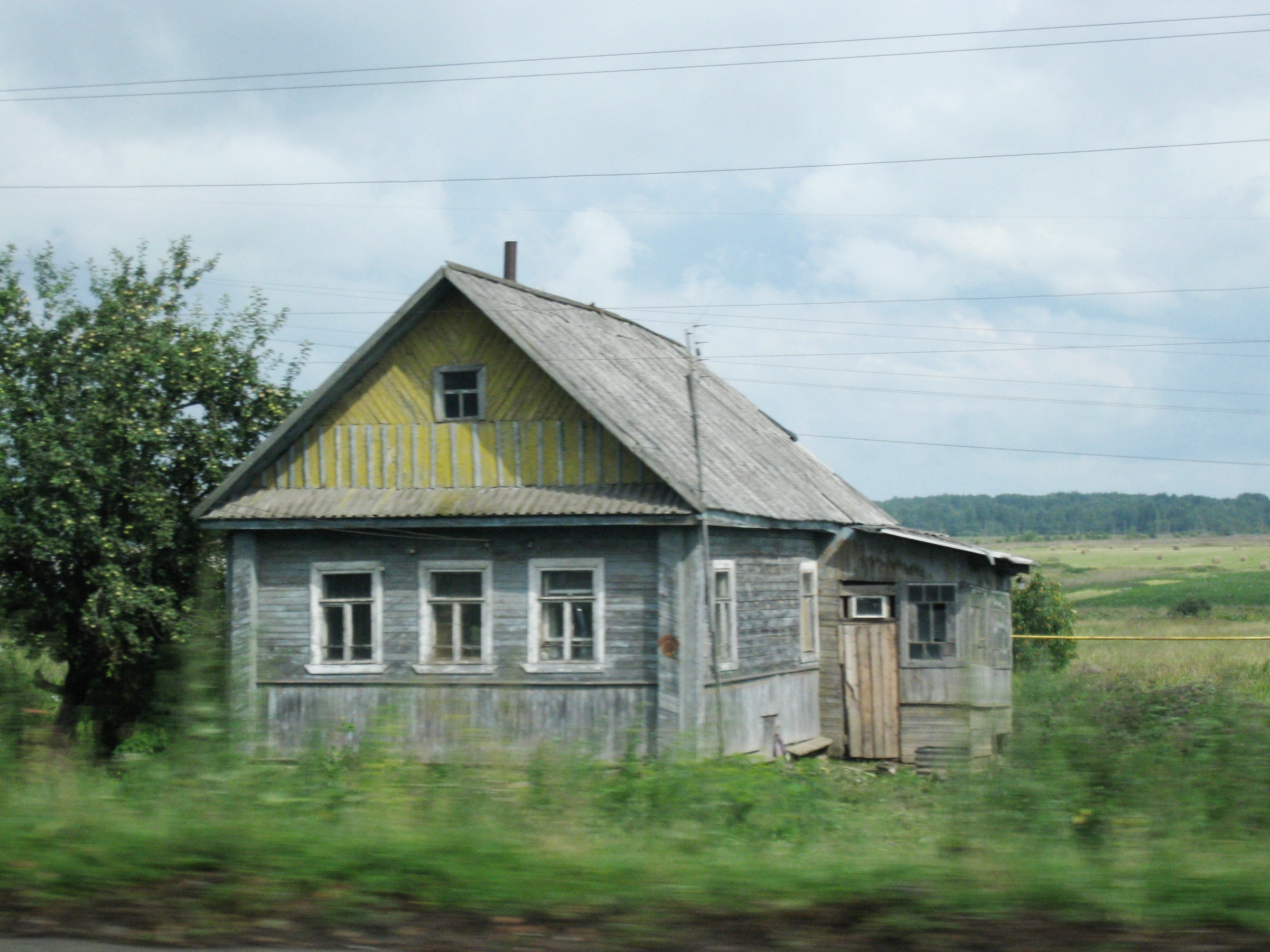  Novogorod--On way back to St. Petersburg--Typical living quarters 