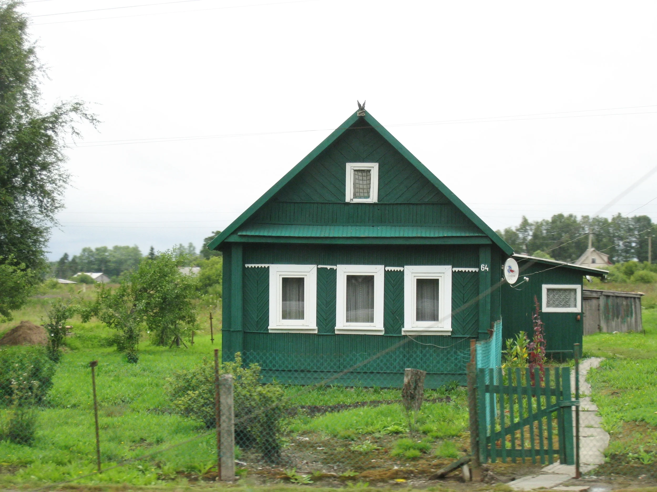  Novgorod--On way back to St. Petersburg--Typical living quarters 
