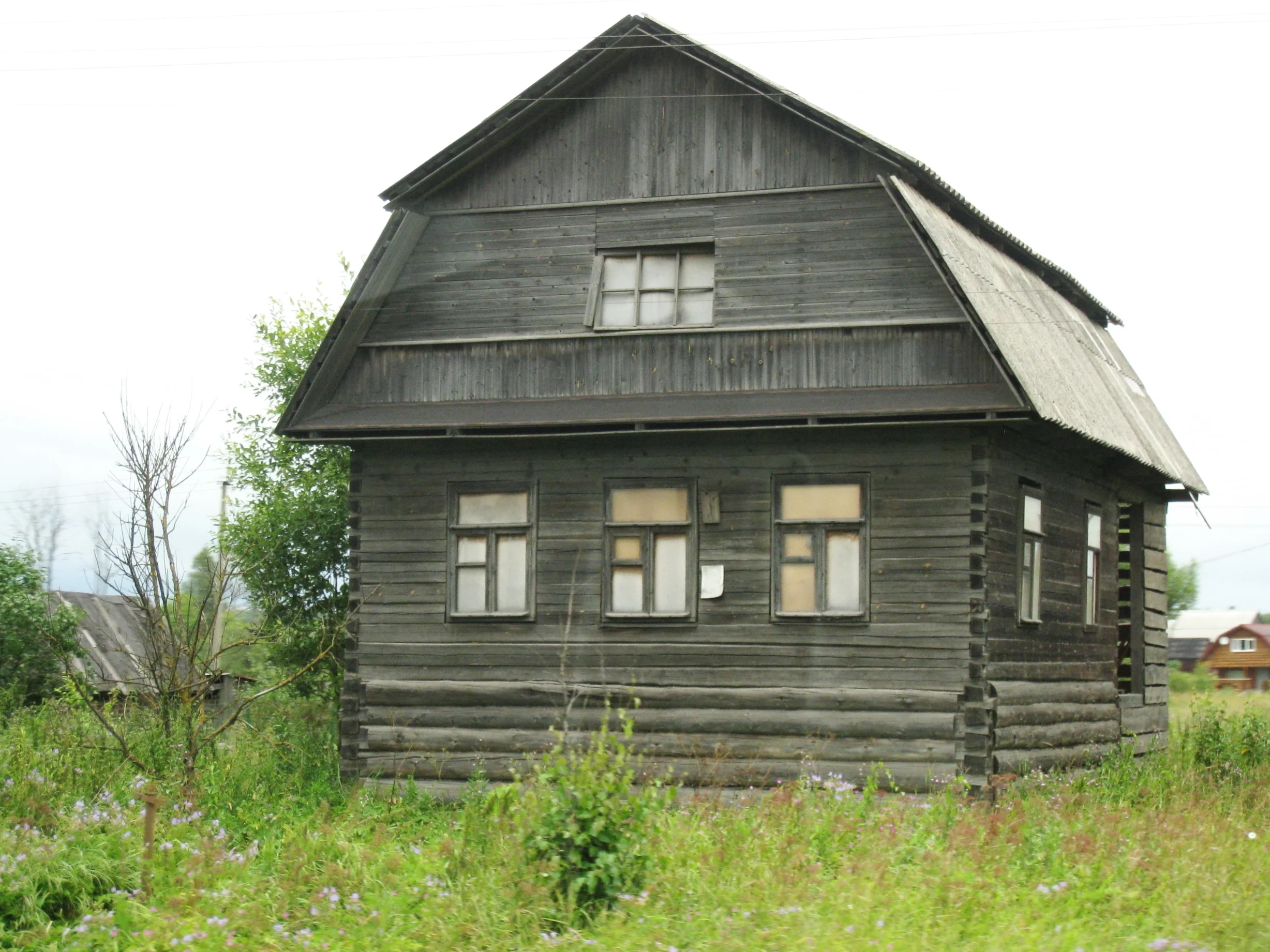 Novgorod--On way back to St. Petersburg--Typical living quarters 