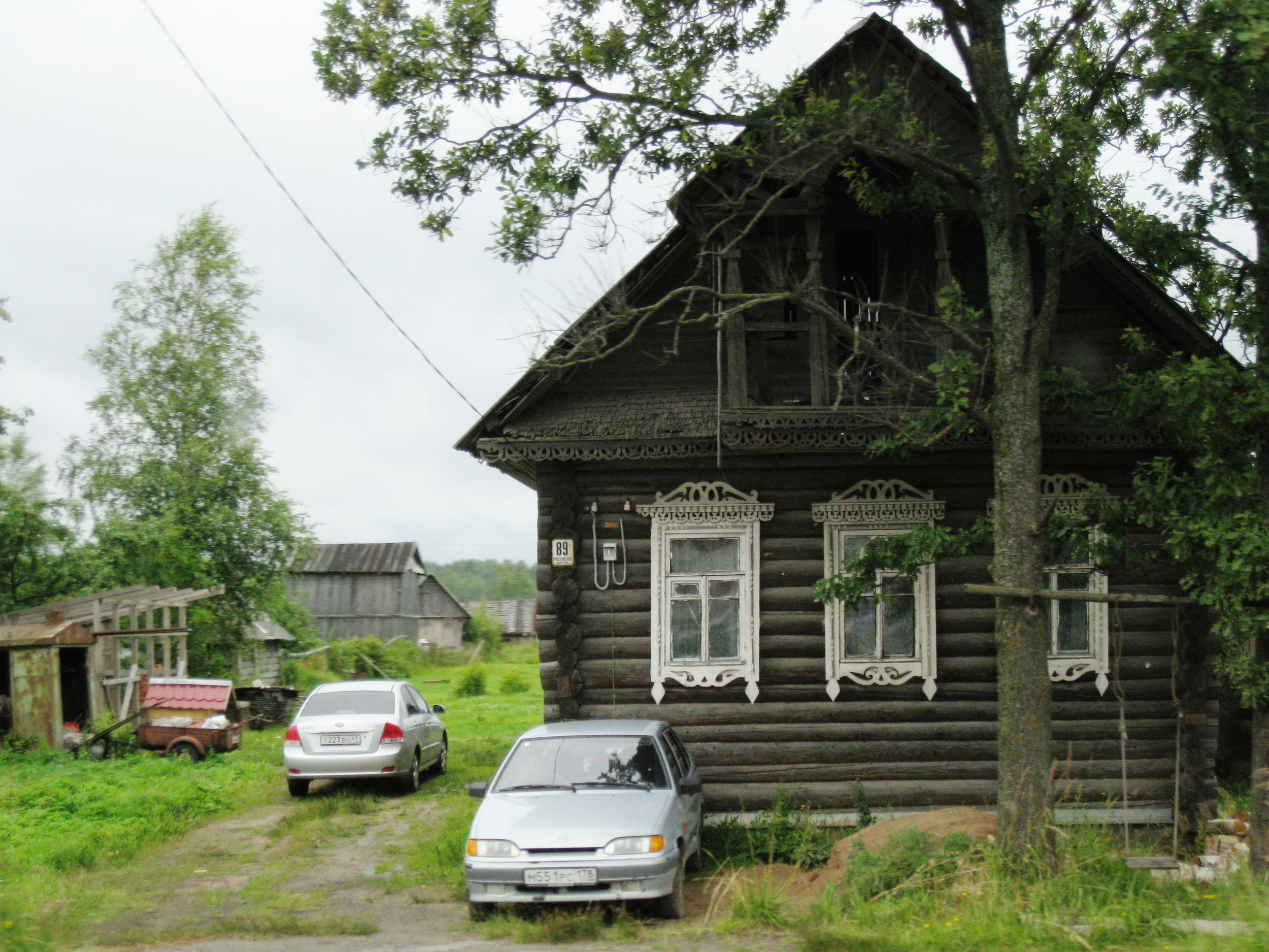  Novgorod--On way back to St. Petersburg--Typical living quarters 
