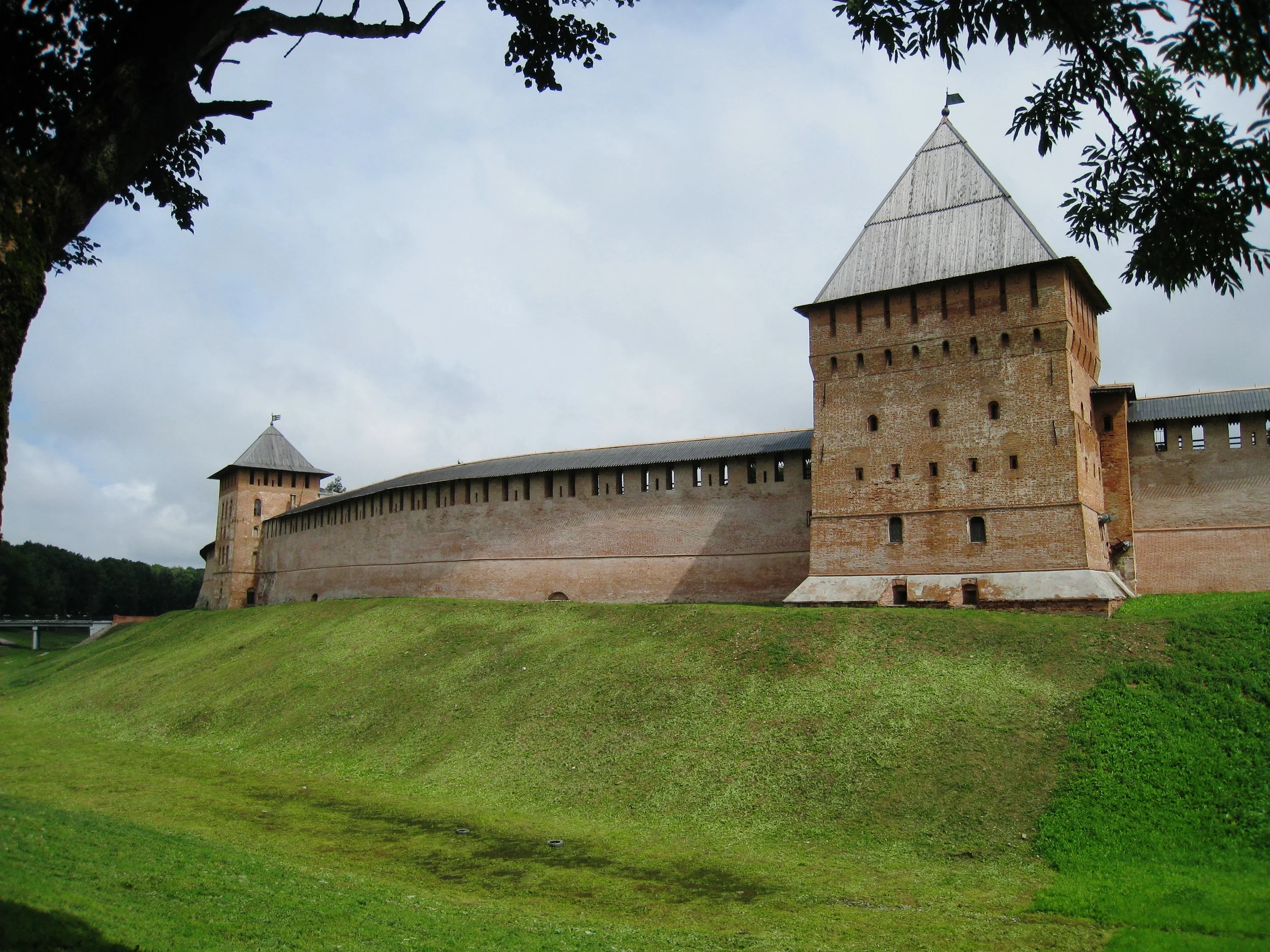  Novgorod--Kremlin wall 