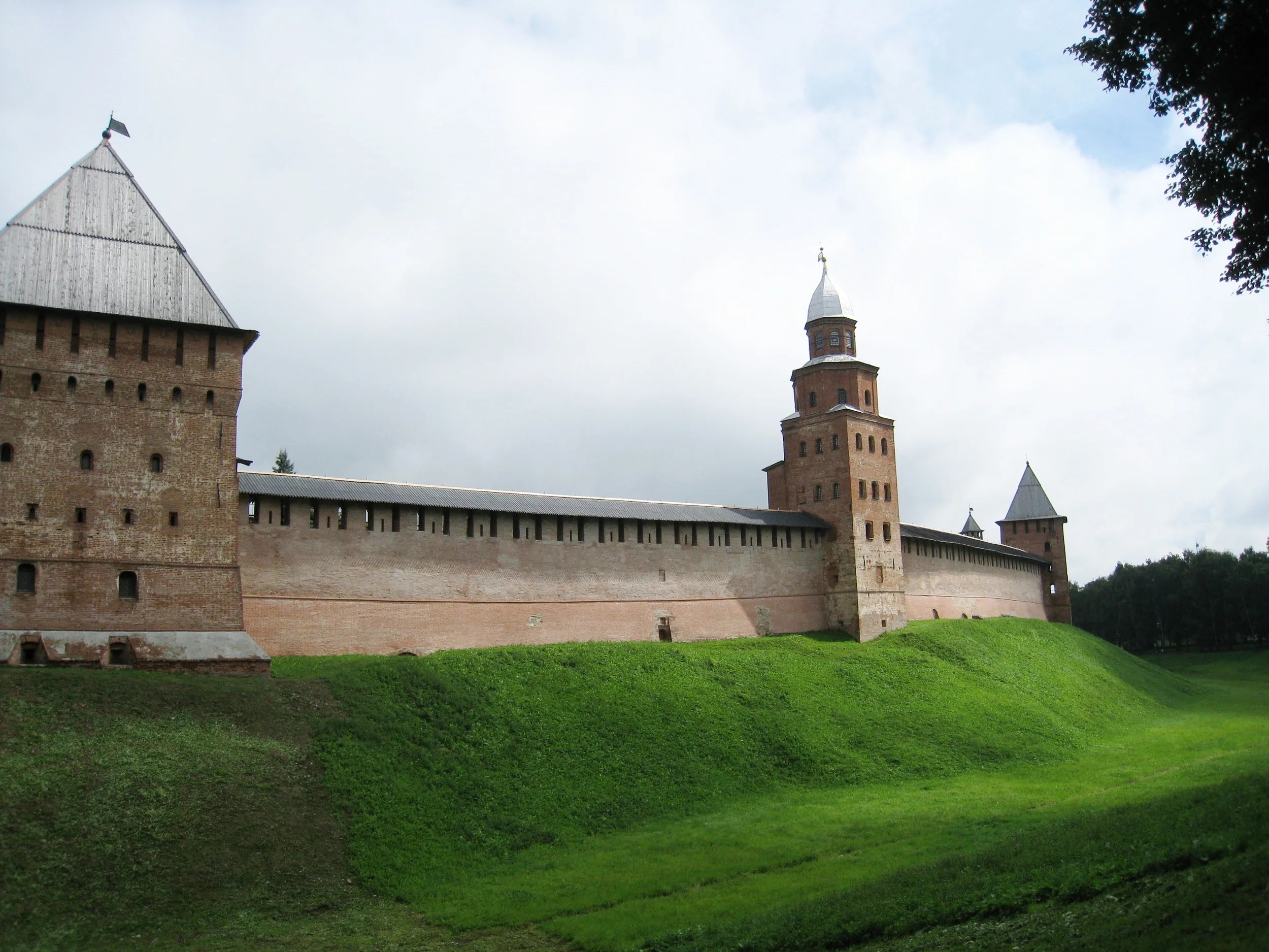  Novgorod--Kremlin wall 
