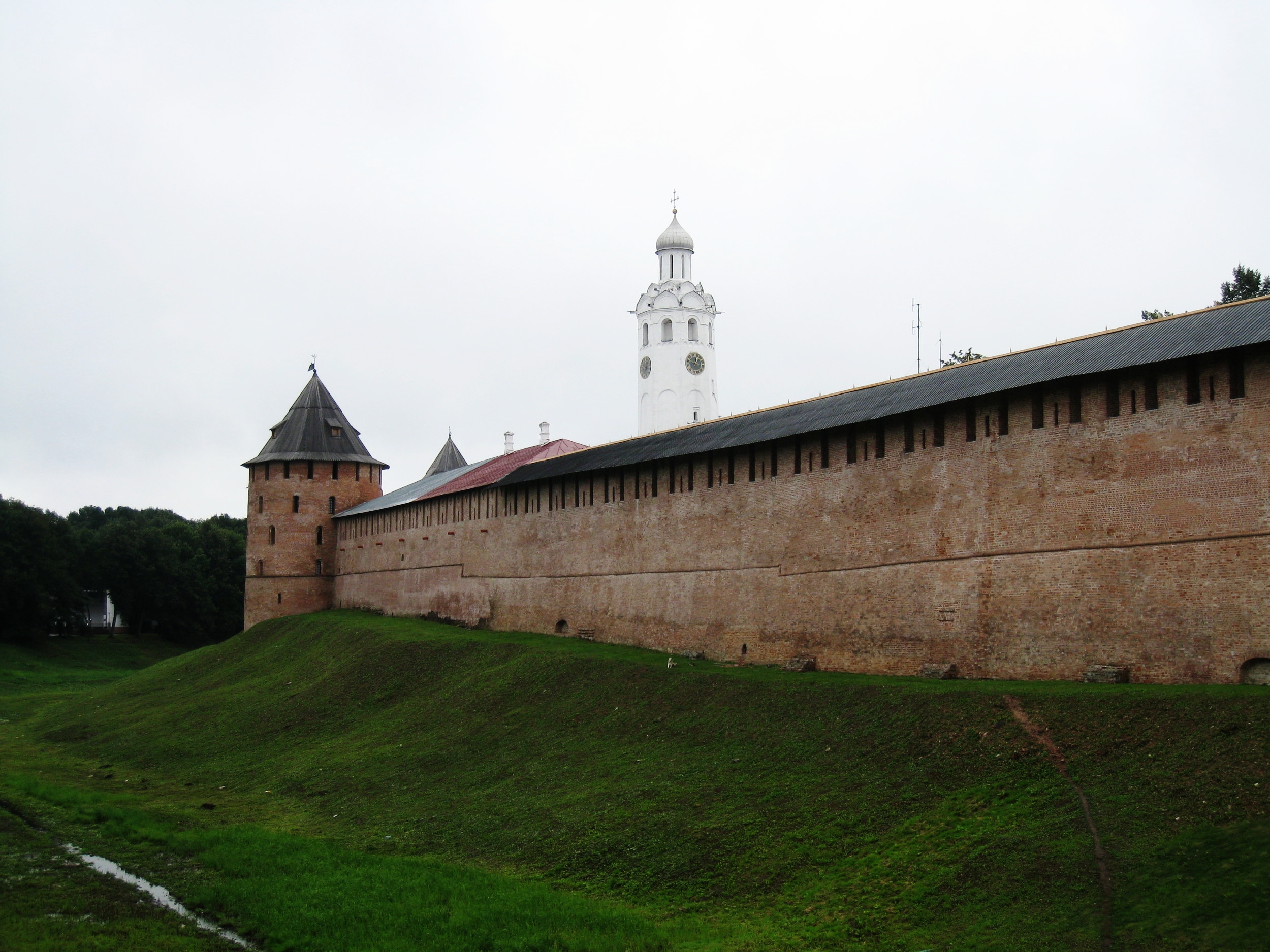  Novgorod--Kremlin wall (fortress)--Enclosing administrative and church buildings 