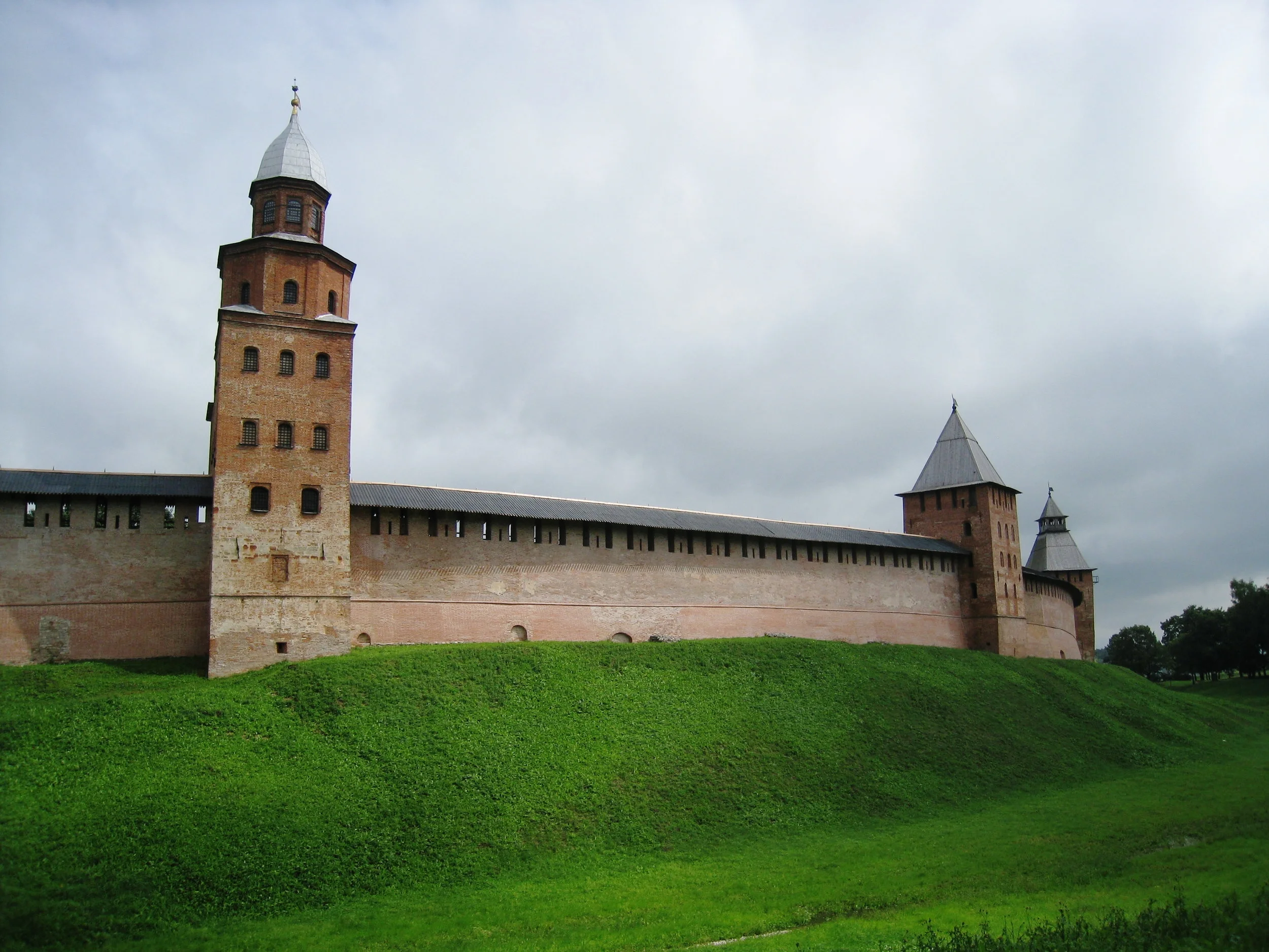  Novgorod--Kremlin wall 