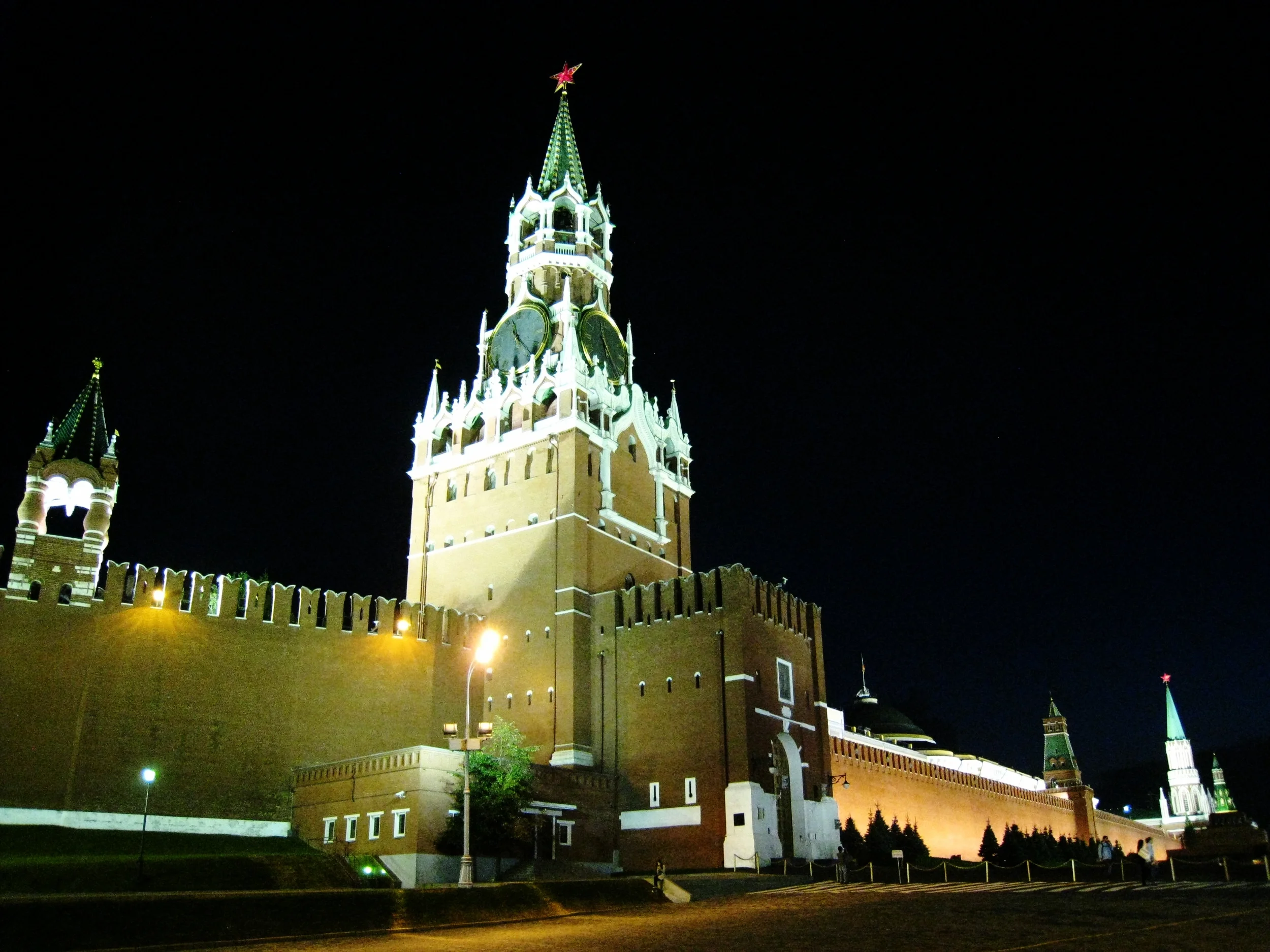  Moscow--Red Square--Kremlin Wall 