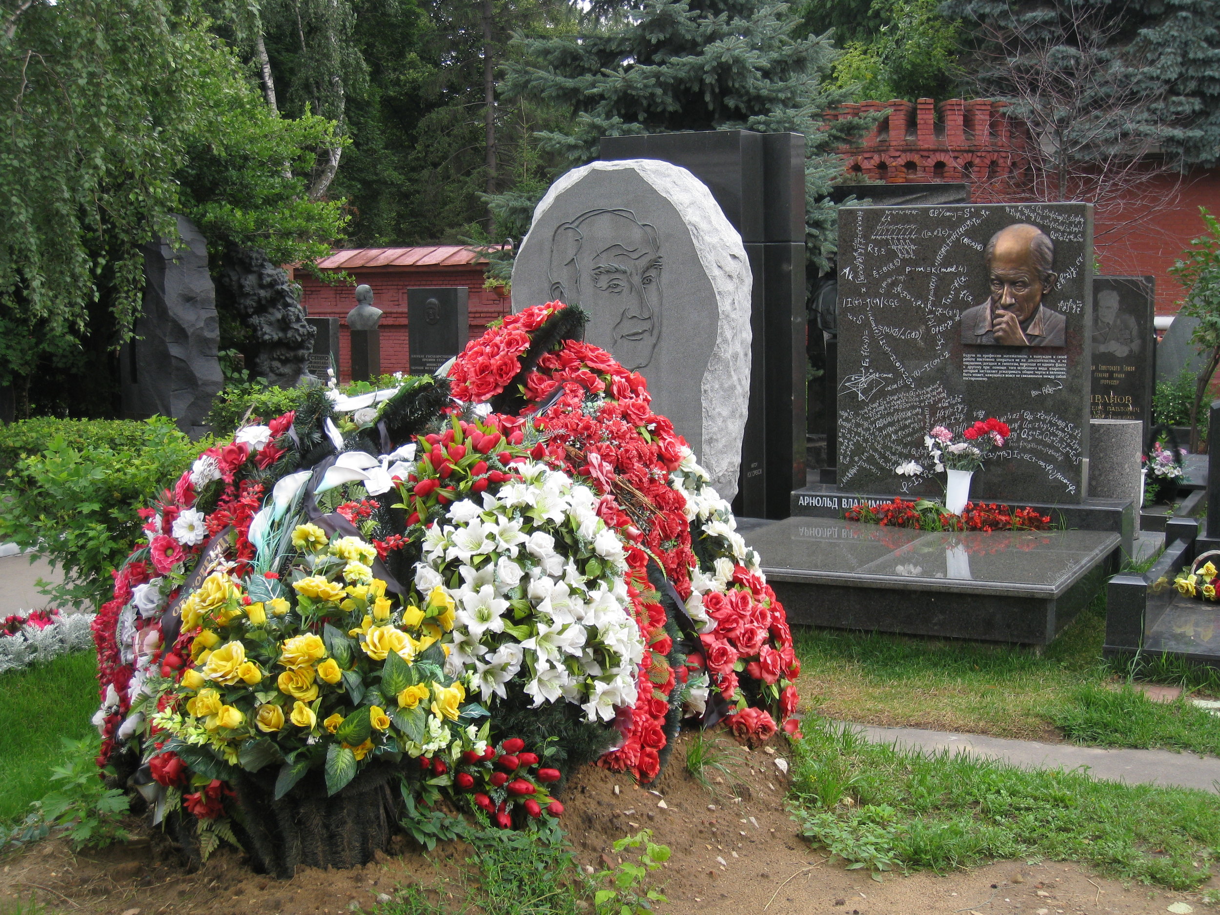  Moscow--Novodovichy Cemetery for the famous in southwest Moscow--New burial, an artist and a mathematician 