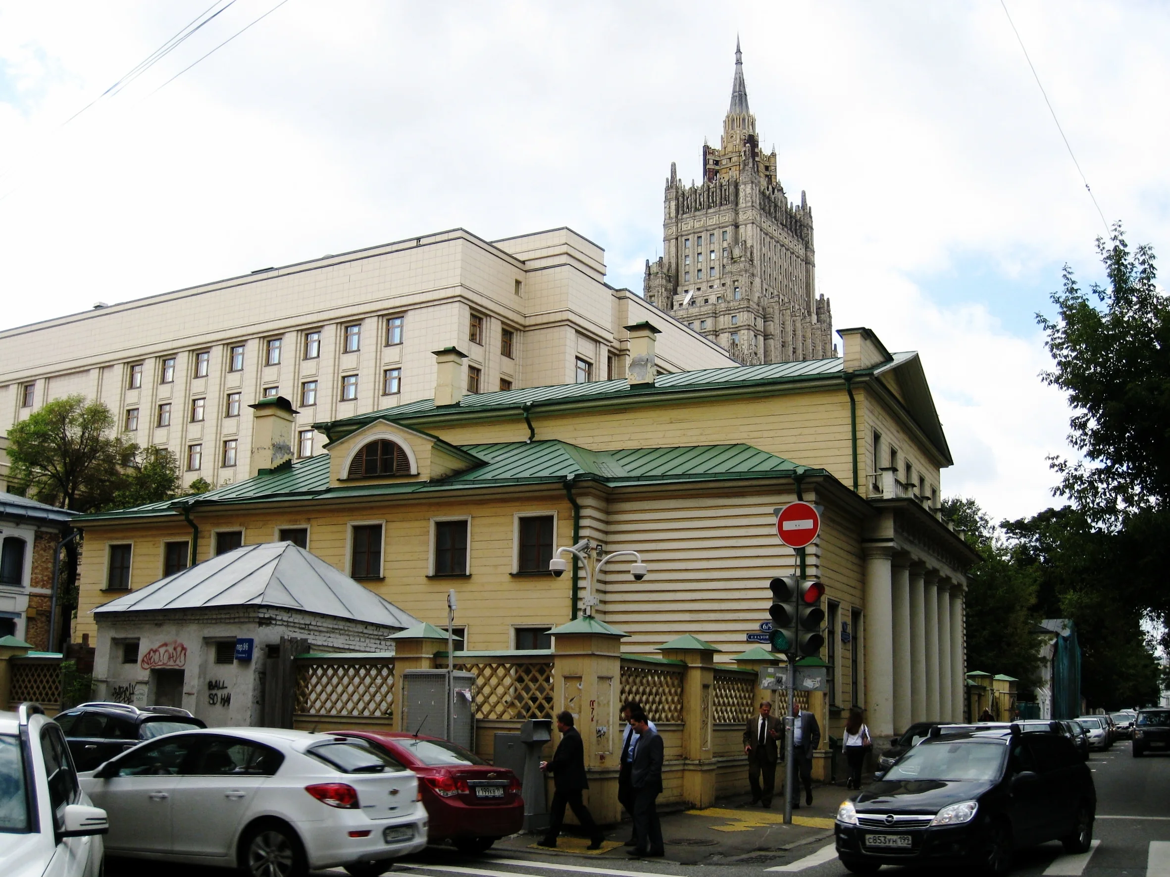  Moscow--Arbat--Wood house with one of the Seven Sisters 
