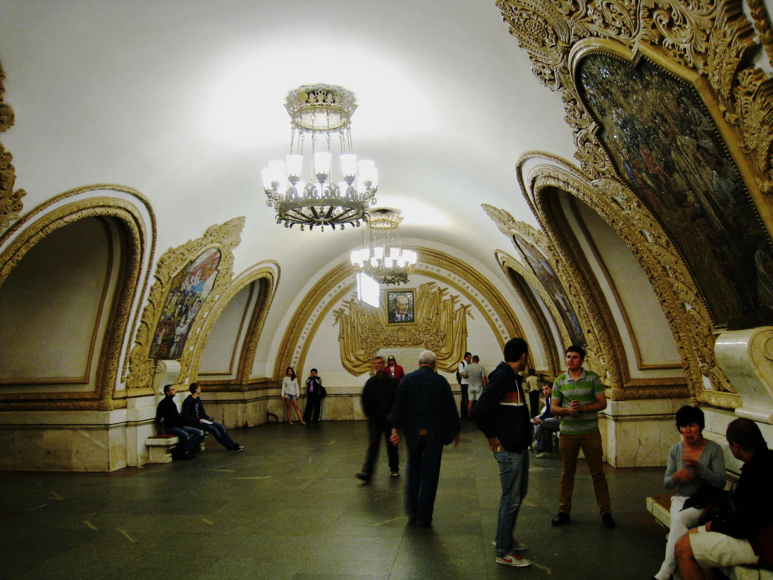  Moscow--Metro--Decorated station--Lenin 