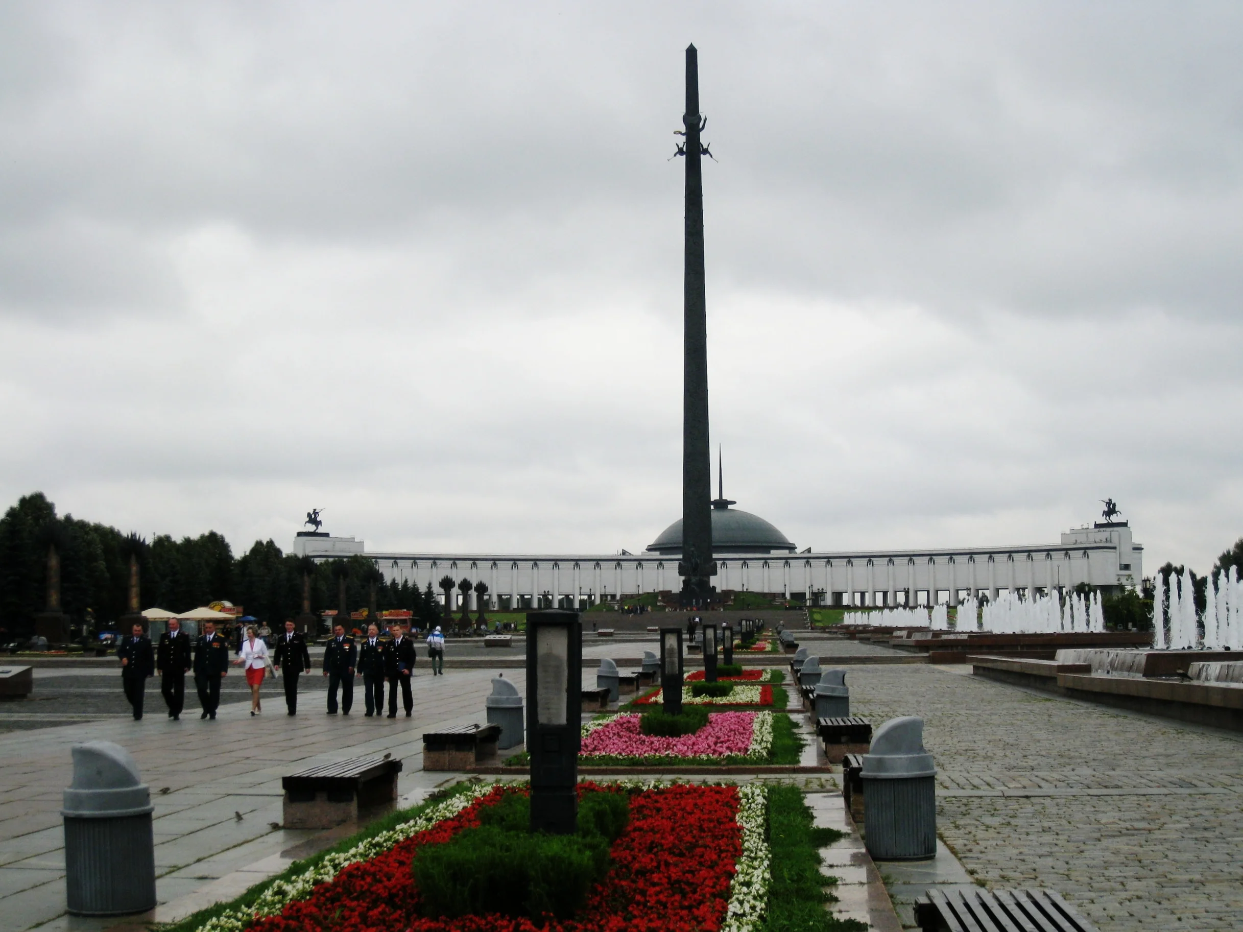  Moscow--World War II Memorial--Group of military--30 million Russians died--Plus the 40 million from Stalin's purges (total=70 million) 
