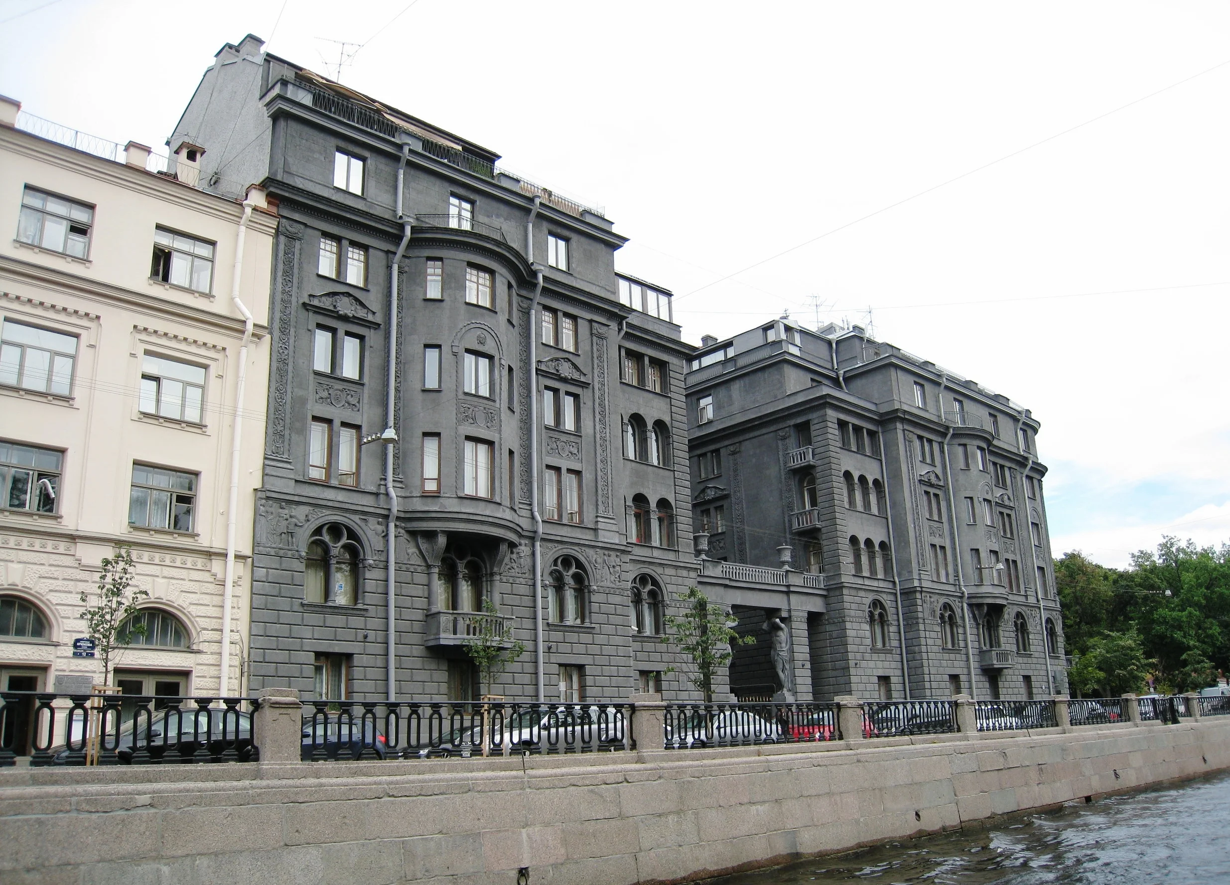  St. Petersburg--The Krukov Canal--An apartment building 