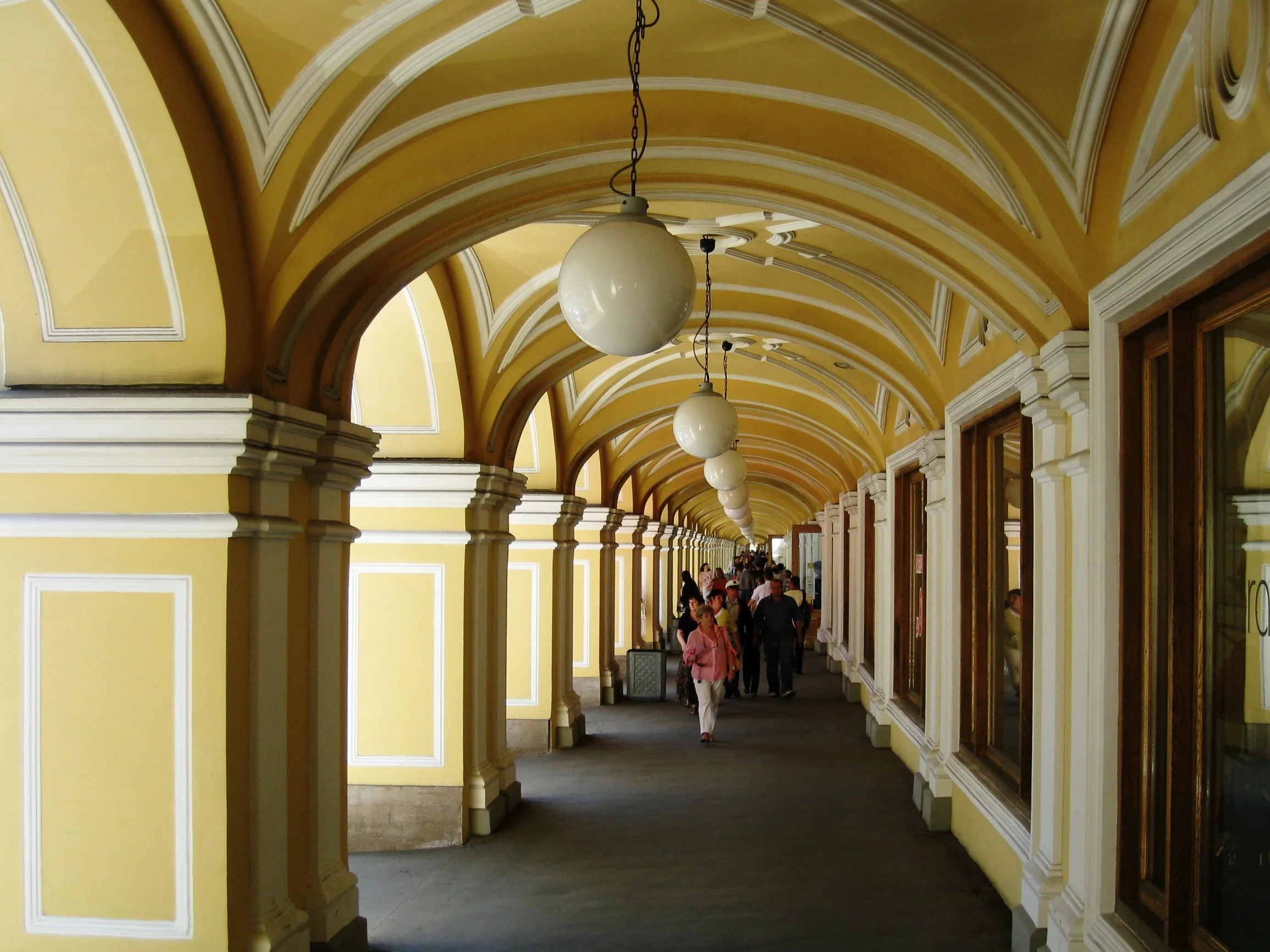  St. Petersburg--Nevsky Prospect--Bolshoy Gostiny Dvor shopping center 