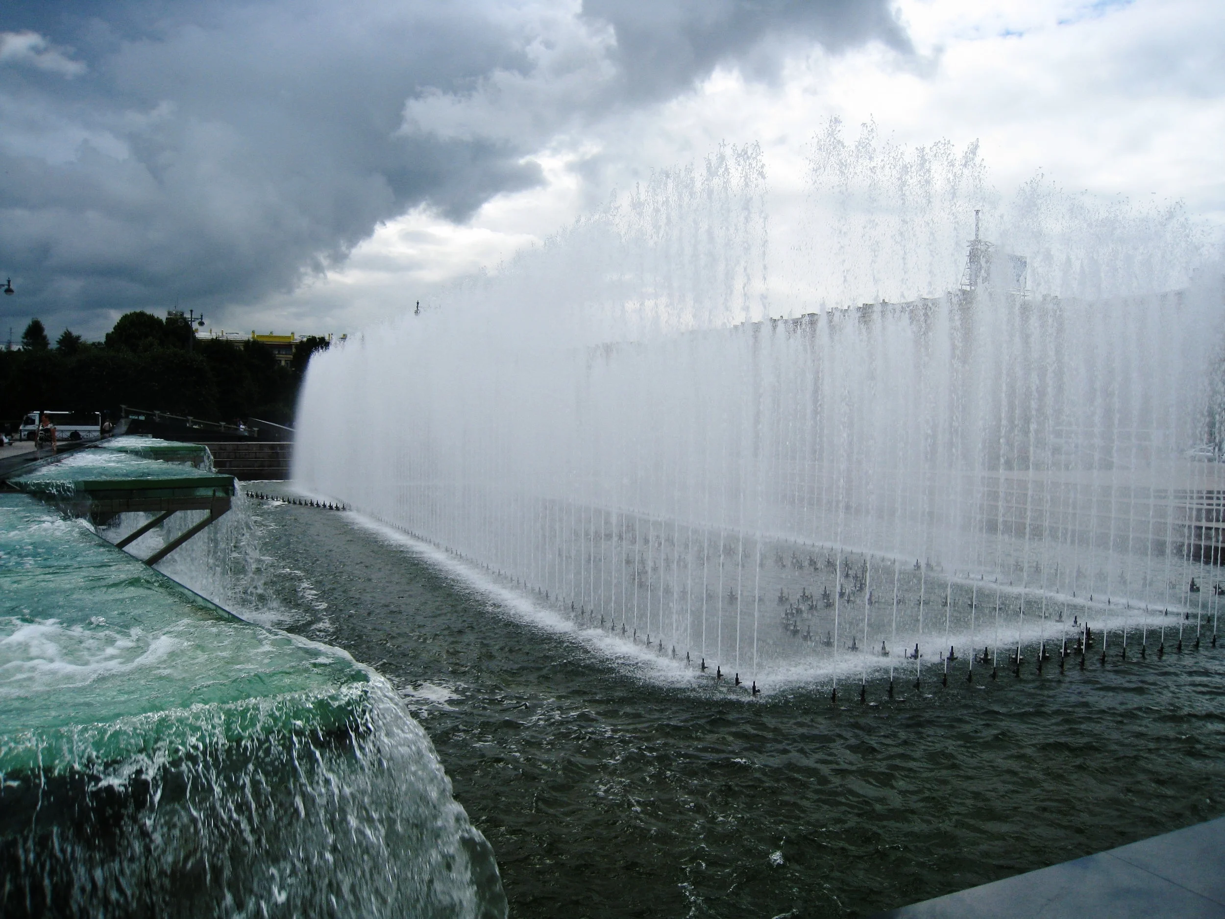  St. Petersburg--Fountain on Lenin Plaza 