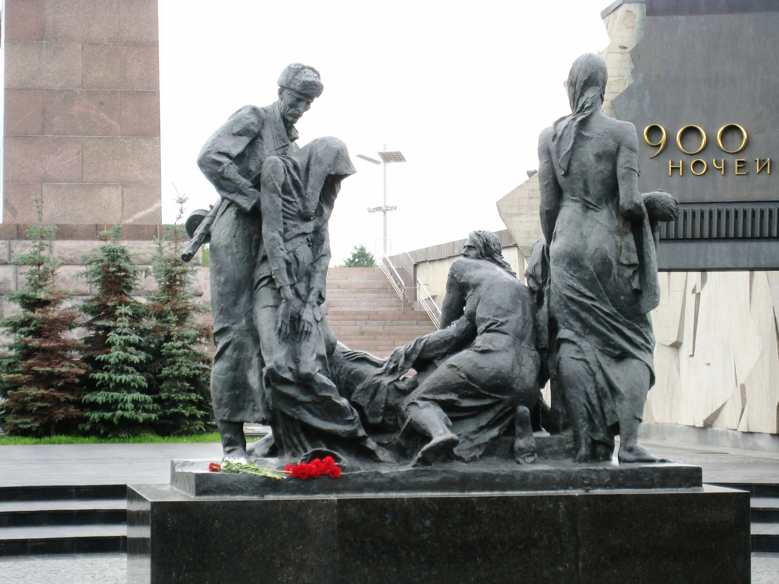  St. Petersburg--Monument to the Siege of Leningrad, lasting 900 days 
